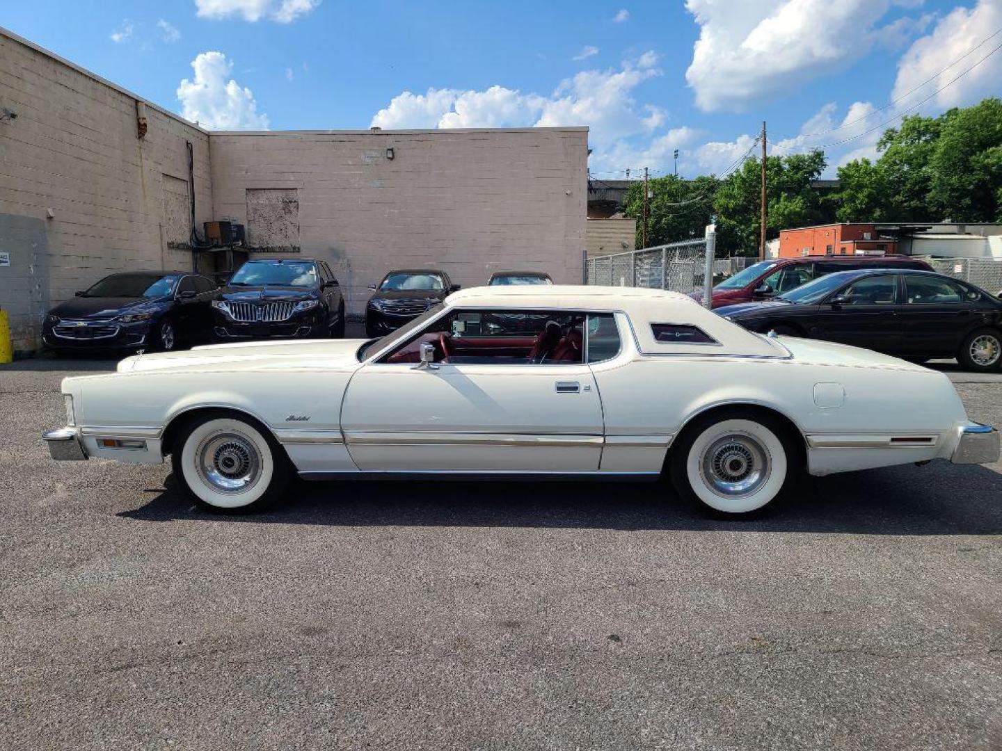 1976 WHITE FORD THUNDERBIRD (6Y87A122439) , Automatic transmission, located at 117 North Cameron Street, Harrisburg, PA, 17101, (717) 963-8962, 40.266762, -76.875259 - WE FINANCE!!! Good Credit/ Bad Credit/ No Credit - ALL Trade-Ins Welcomed!!! ***Guaranteed Credit Approval*** APPLY ONLINE or CALL us TODAY ;) Internet Prices and Marketplace Prices are SPECIAL discounted ***CASH DEALS*** Retail Prices are higher. Please call us to discuss your cash and finan - Photo#1