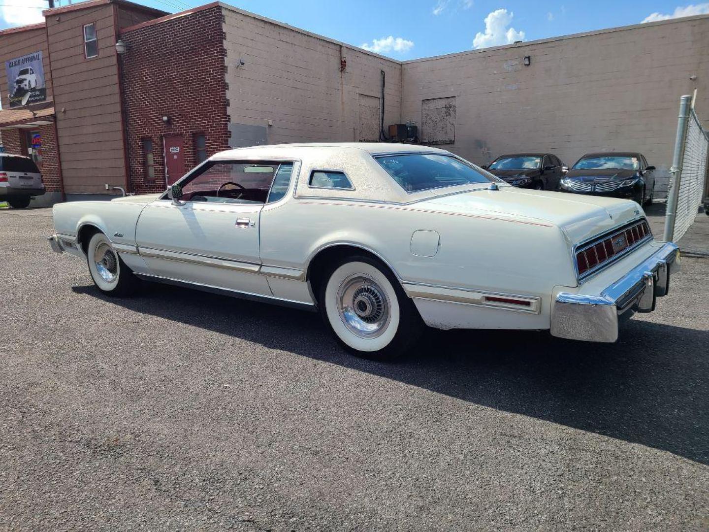 1976 WHITE FORD THUNDERBIRD (6Y87A122439) , Automatic transmission, located at 117 North Cameron Street, Harrisburg, PA, 17101, (717) 963-8962, 40.266762, -76.875259 - WE FINANCE!!! Good Credit/ Bad Credit/ No Credit - ALL Trade-Ins Welcomed!!! ***Guaranteed Credit Approval*** APPLY ONLINE or CALL us TODAY ;) Internet Prices and Marketplace Prices are SPECIAL discounted ***CASH DEALS*** Retail Prices are higher. Please call us to discuss your cash and finan - Photo#2