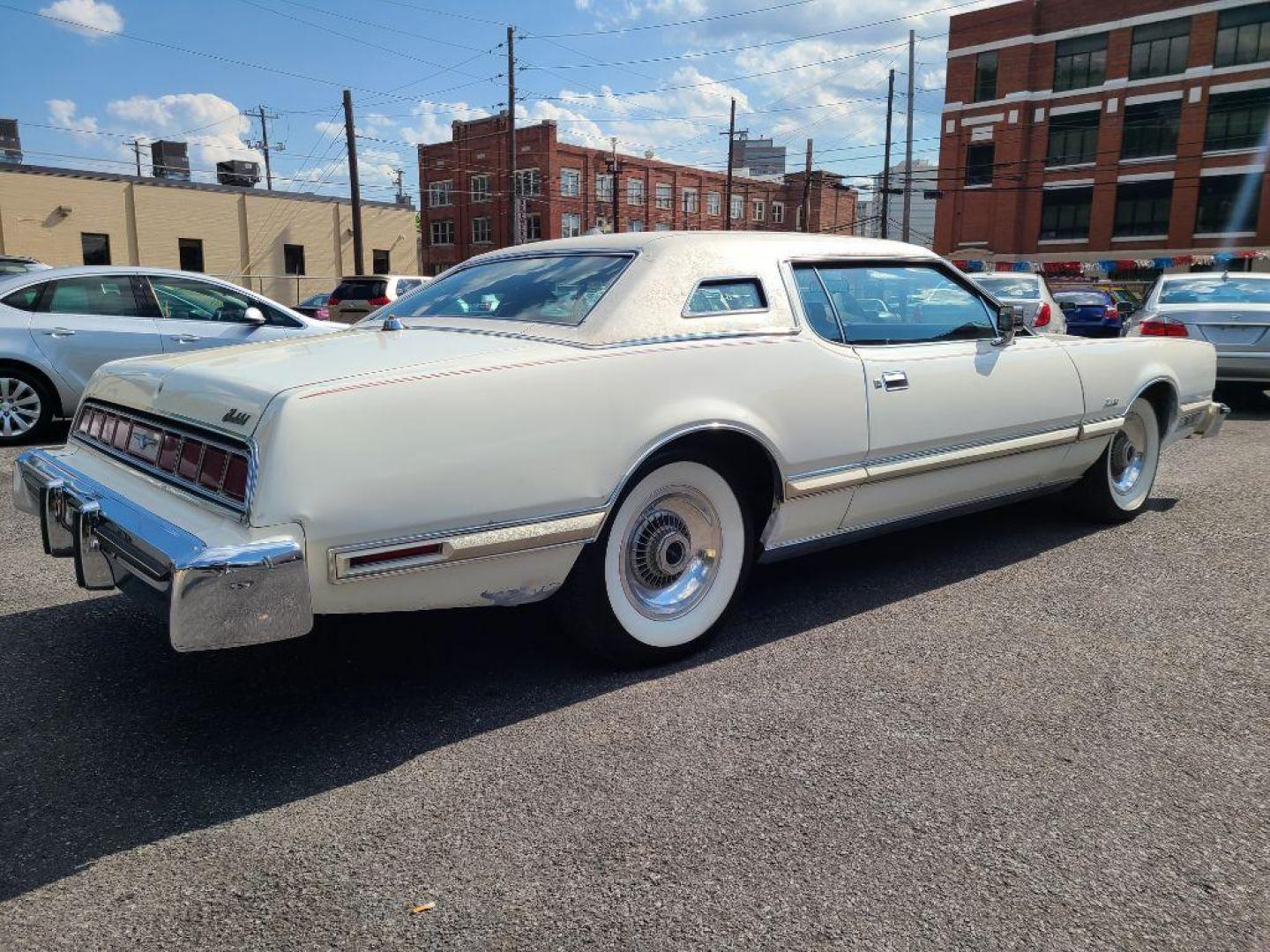 1976 WHITE FORD THUNDERBIRD (6Y87A122439) , Automatic transmission, located at 117 North Cameron Street, Harrisburg, PA, 17101, (717) 963-8962, 40.266762, -76.875259 - WE FINANCE!!! Good Credit/ Bad Credit/ No Credit - ALL Trade-Ins Welcomed!!! ***Guaranteed Credit Approval*** APPLY ONLINE or CALL us TODAY ;) Internet Prices and Marketplace Prices are SPECIAL discounted ***CASH DEALS*** Retail Prices are higher. Please call us to discuss your cash and finan - Photo#4