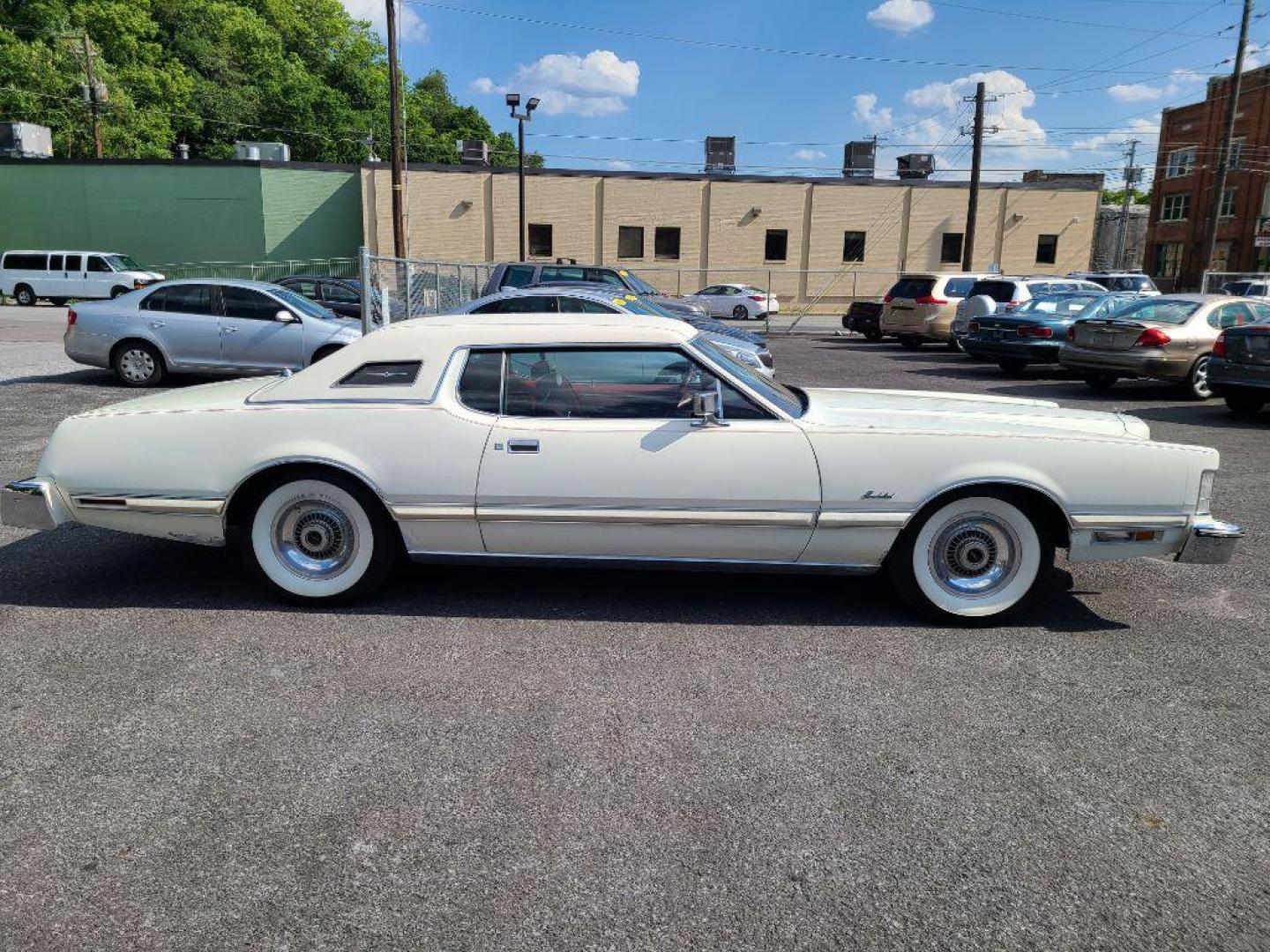 1976 WHITE FORD THUNDERBIRD (6Y87A122439) , Automatic transmission, located at 117 North Cameron Street, Harrisburg, PA, 17101, (717) 963-8962, 40.266762, -76.875259 - WE FINANCE!!! Good Credit/ Bad Credit/ No Credit - ALL Trade-Ins Welcomed!!! ***Guaranteed Credit Approval*** APPLY ONLINE or CALL us TODAY ;) Internet Prices and Marketplace Prices are SPECIAL discounted ***CASH DEALS*** Retail Prices are higher. Please call us to discuss your cash and finan - Photo#5