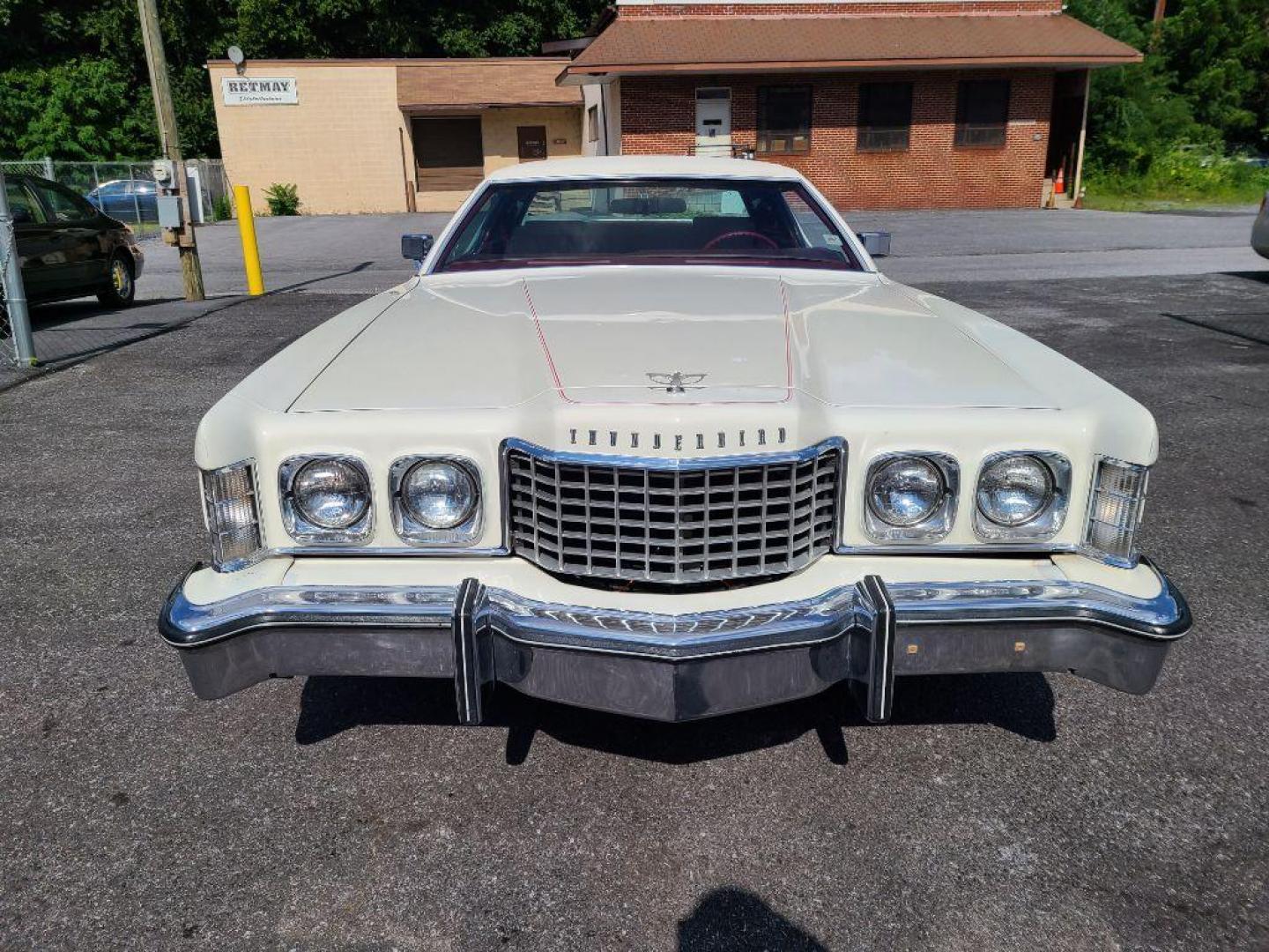 1976 WHITE FORD THUNDERBIRD (6Y87A122439) , Automatic transmission, located at 117 North Cameron Street, Harrisburg, PA, 17101, (717) 963-8962, 40.266762, -76.875259 - WE FINANCE!!! Good Credit/ Bad Credit/ No Credit - ALL Trade-Ins Welcomed!!! ***Guaranteed Credit Approval*** APPLY ONLINE or CALL us TODAY ;) Internet Prices and Marketplace Prices are SPECIAL discounted ***CASH DEALS*** Retail Prices are higher. Please call us to discuss your cash and finan - Photo#7