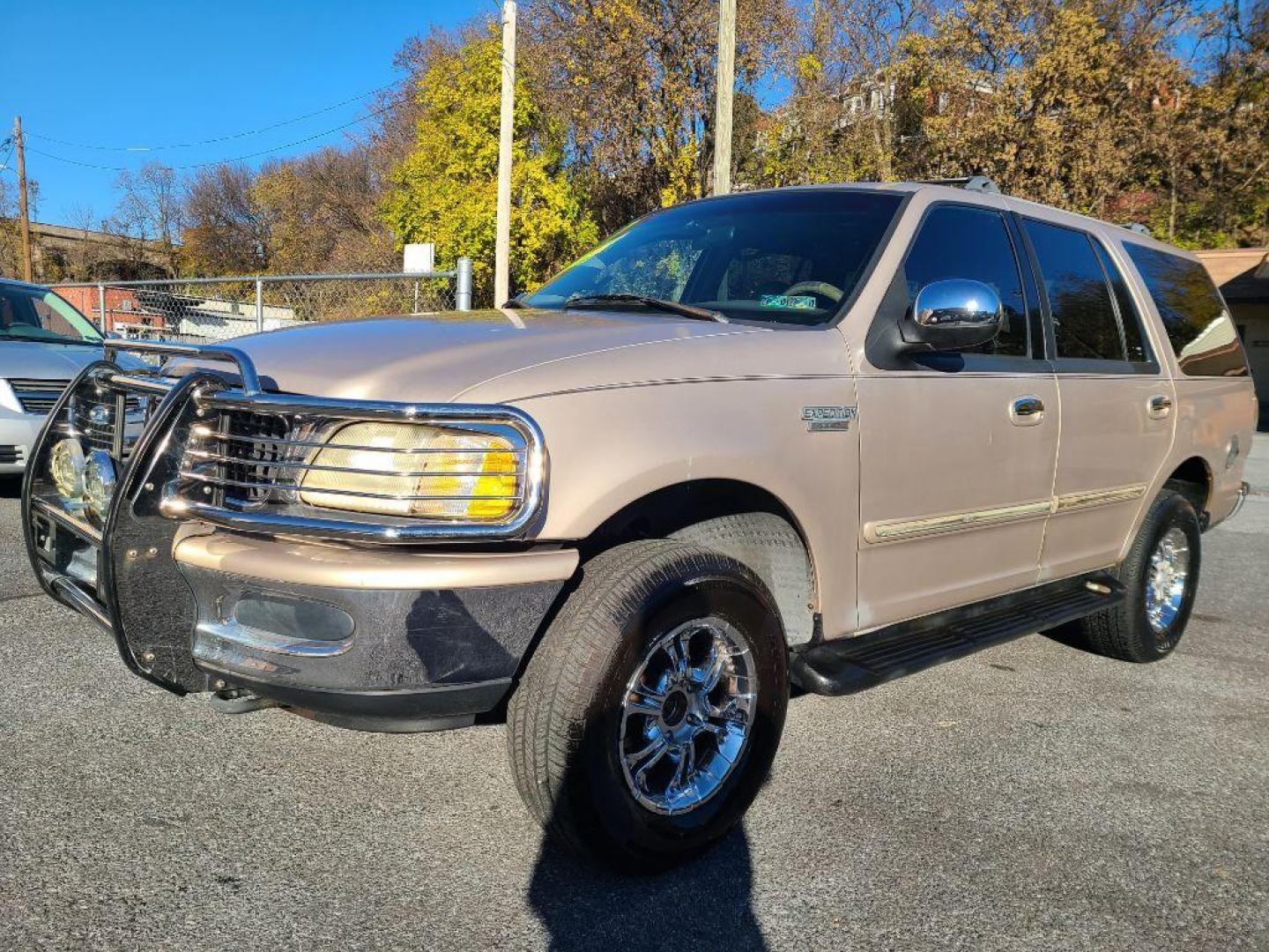 1997 GOLD FORD EXPEDITION XLT (1FMEU18W0VL) with an 4.6L engine, Automatic transmission, located at 117 North Cameron Street, Harrisburg, PA, 17101, (717) 963-8962, 40.266762, -76.875259 - WE FINANCE!!! Good Credit/ Bad Credit/ No Credit - ALL Trade-Ins Welcomed!!! ***Guaranteed Credit Approval*** APPLY ONLINE or CALL us TODAY ;) Internet Prices and Marketplace Prices are SPECIAL discounted ***CASH DEALS*** Retail Prices are higher. Please call us to discuss your cash and finan - Photo#0