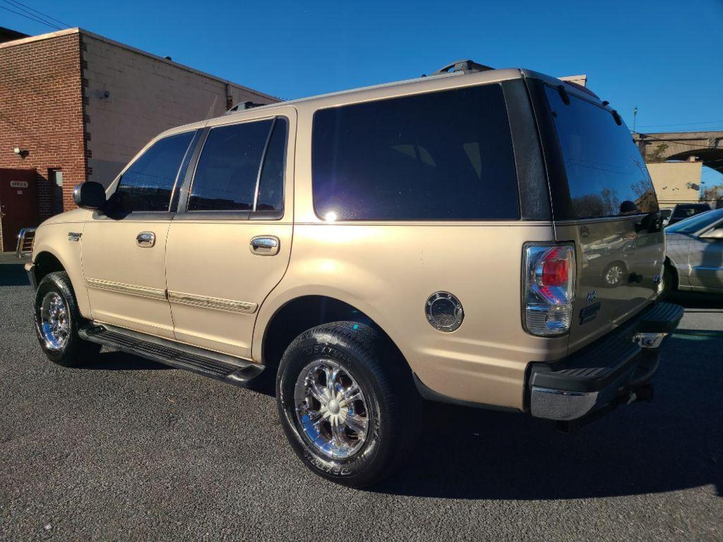 1997 GOLD FORD EXPEDITION XLT (1FMEU18W0VL) with an 4.6L engine, Automatic transmission, located at 117 North Cameron Street, Harrisburg, PA, 17101, (717) 963-8962, 40.266762, -76.875259 - WE FINANCE!!! Good Credit/ Bad Credit/ No Credit - ALL Trade-Ins Welcomed!!! ***Guaranteed Credit Approval*** APPLY ONLINE or CALL us TODAY ;) Internet Prices and Marketplace Prices are SPECIAL discounted ***CASH DEALS*** Retail Prices are higher. Please call us to discuss your cash and finan - Photo#2