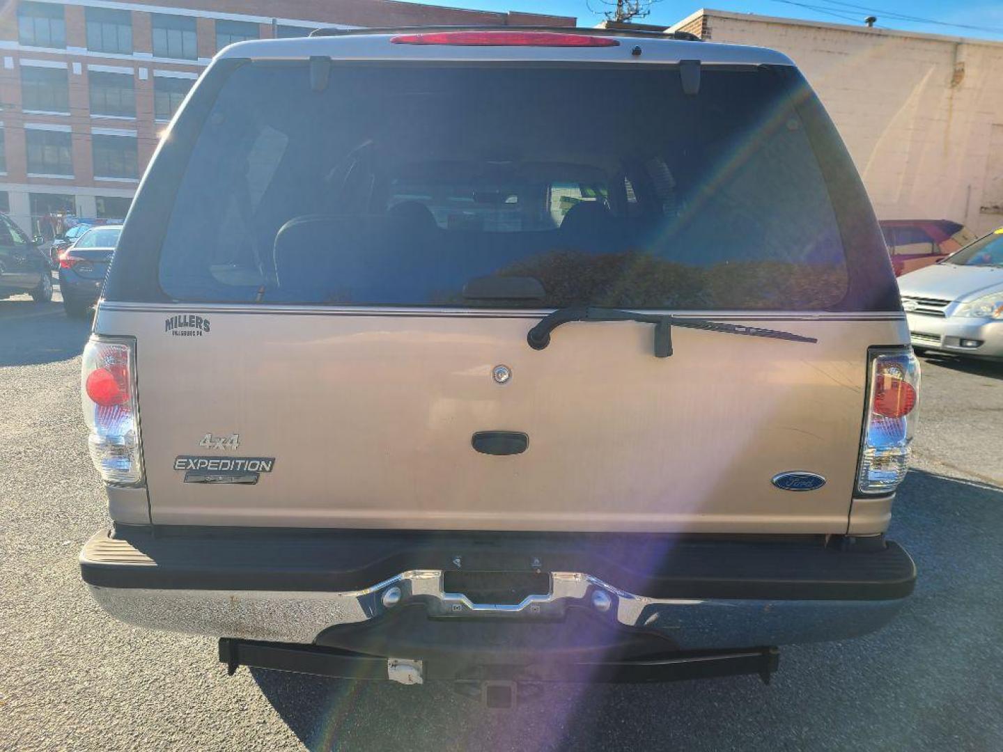 1997 GOLD FORD EXPEDITION XLT (1FMEU18W0VL) with an 4.6L engine, Automatic transmission, located at 117 North Cameron Street, Harrisburg, PA, 17101, (717) 963-8962, 40.266762, -76.875259 - WE FINANCE!!! Good Credit/ Bad Credit/ No Credit - ALL Trade-Ins Welcomed!!! ***Guaranteed Credit Approval*** APPLY ONLINE or CALL us TODAY ;) Internet Prices and Marketplace Prices are SPECIAL discounted ***CASH DEALS*** Retail Prices are higher. Please call us to discuss your cash and finan - Photo#3