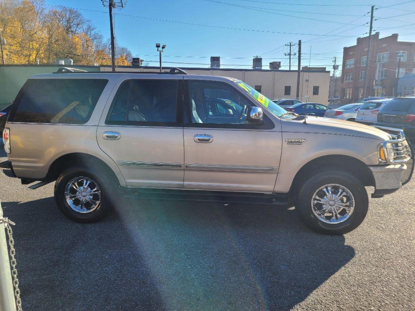 1997 GOLD FORD EXPEDITION XLT (1FMEU18W0VL) with an 4.6L engine, Automatic transmission, located at 117 North Cameron Street, Harrisburg, PA, 17101, (717) 963-8962, 40.266762, -76.875259 - WE FINANCE!!! Good Credit/ Bad Credit/ No Credit - ALL Trade-Ins Welcomed!!! ***Guaranteed Credit Approval*** APPLY ONLINE or CALL us TODAY ;) Internet Prices and Marketplace Prices are SPECIAL discounted ***CASH DEALS*** Retail Prices are higher. Please call us to discuss your cash and finan - Photo#5