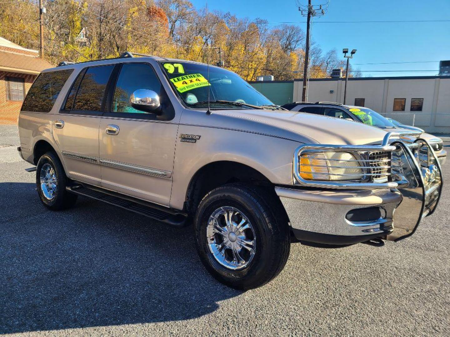 1997 GOLD FORD EXPEDITION XLT (1FMEU18W0VL) with an 4.6L engine, Automatic transmission, located at 117 North Cameron Street, Harrisburg, PA, 17101, (717) 963-8962, 40.266762, -76.875259 - WE FINANCE!!! Good Credit/ Bad Credit/ No Credit - ALL Trade-Ins Welcomed!!! ***Guaranteed Credit Approval*** APPLY ONLINE or CALL us TODAY ;) Internet Prices and Marketplace Prices are SPECIAL discounted ***CASH DEALS*** Retail Prices are higher. Please call us to discuss your cash and finan - Photo#6