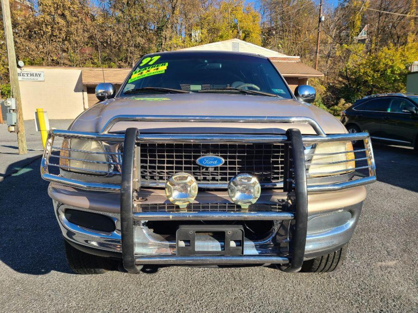 1997 GOLD FORD EXPEDITION XLT (1FMEU18W0VL) with an 4.6L engine, Automatic transmission, located at 117 North Cameron Street, Harrisburg, PA, 17101, (717) 963-8962, 40.266762, -76.875259 - WE FINANCE!!! Good Credit/ Bad Credit/ No Credit - ALL Trade-Ins Welcomed!!! ***Guaranteed Credit Approval*** APPLY ONLINE or CALL us TODAY ;) Internet Prices and Marketplace Prices are SPECIAL discounted ***CASH DEALS*** Retail Prices are higher. Please call us to discuss your cash and finan - Photo#7