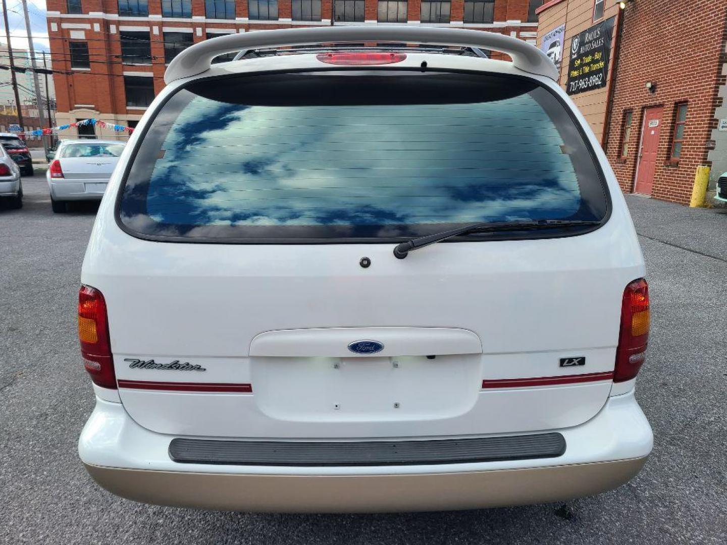 1998 WHITE FORD WINDSTAR WAGON (2FMDA5143WB) with an 3.8L engine, Automatic transmission, located at 117 North Cameron Street, Harrisburg, PA, 17101, (717) 963-8962, 40.266762, -76.875259 - WE FINANCE!!! Good Credit/ Bad Credit/ No Credit - ALL Trade-Ins Welcomed!!! ***Guaranteed Credit Approval*** APPLY ONLINE or CALL us TODAY ;) Internet Prices and Marketplace Prices are SPECIAL discounted ***CASH DEALS*** Retail Prices are higher. Please call us to discuss your cash and finan - Photo#3