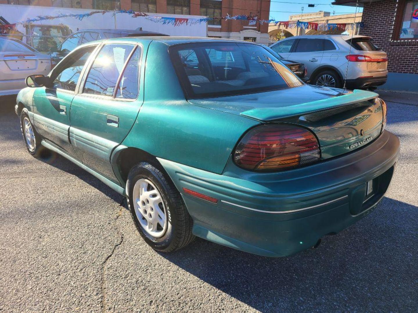 1998 GREEN PONTIAC GRAND AM SE (1G2NE52T4WM) with an 2.4L engine, Automatic transmission, located at 117 North Cameron Street, Harrisburg, PA, 17101, (717) 963-8962, 40.266762, -76.875259 - WE FINANCE!!! Good Credit/ Bad Credit/ No Credit - ALL Trade-Ins Welcomed!!! ***Guaranteed Credit Approval*** APPLY ONLINE or CALL us TODAY ;) Internet Prices and Marketplace Prices are SPECIAL discounted ***CASH DEALS*** Retail Prices are higher. Please call us to discuss your cash and finan - Photo#2