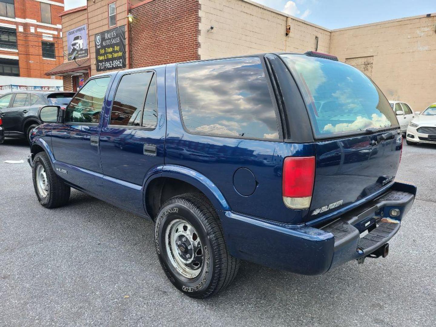 1999 BLUE CHEVROLET BLAZER LS (1GNDT13W3XK) with an 4.3L engine, Automatic transmission, located at 117 North Cameron Street, Harrisburg, PA, 17101, (717) 963-8962, 40.266762, -76.875259 - CASH DEAL $2,995 ***Guaranteed Credit Approval*** APPLY ONLINE or CALL us TODAY ;) Internet Prices and Marketplace Prices are SPECIAL discounted ***CASH DEALS*** Retail Prices are higher. Please call us to discuss your cash and financing options. All quoted payments are with a TransUnion FICO - Photo#2