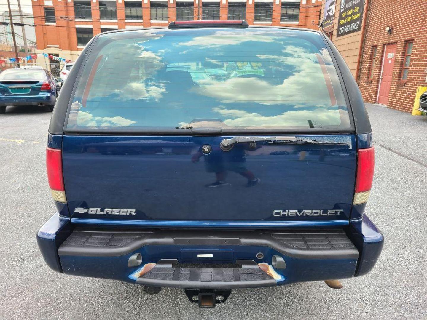 1999 BLUE CHEVROLET BLAZER LS (1GNDT13W3XK) with an 4.3L engine, Automatic transmission, located at 117 North Cameron Street, Harrisburg, PA, 17101, (717) 963-8962, 40.266762, -76.875259 - CASH DEAL $2,995 ***Guaranteed Credit Approval*** APPLY ONLINE or CALL us TODAY ;) Internet Prices and Marketplace Prices are SPECIAL discounted ***CASH DEALS*** Retail Prices are higher. Please call us to discuss your cash and financing options. All quoted payments are with a TransUnion FICO - Photo#3