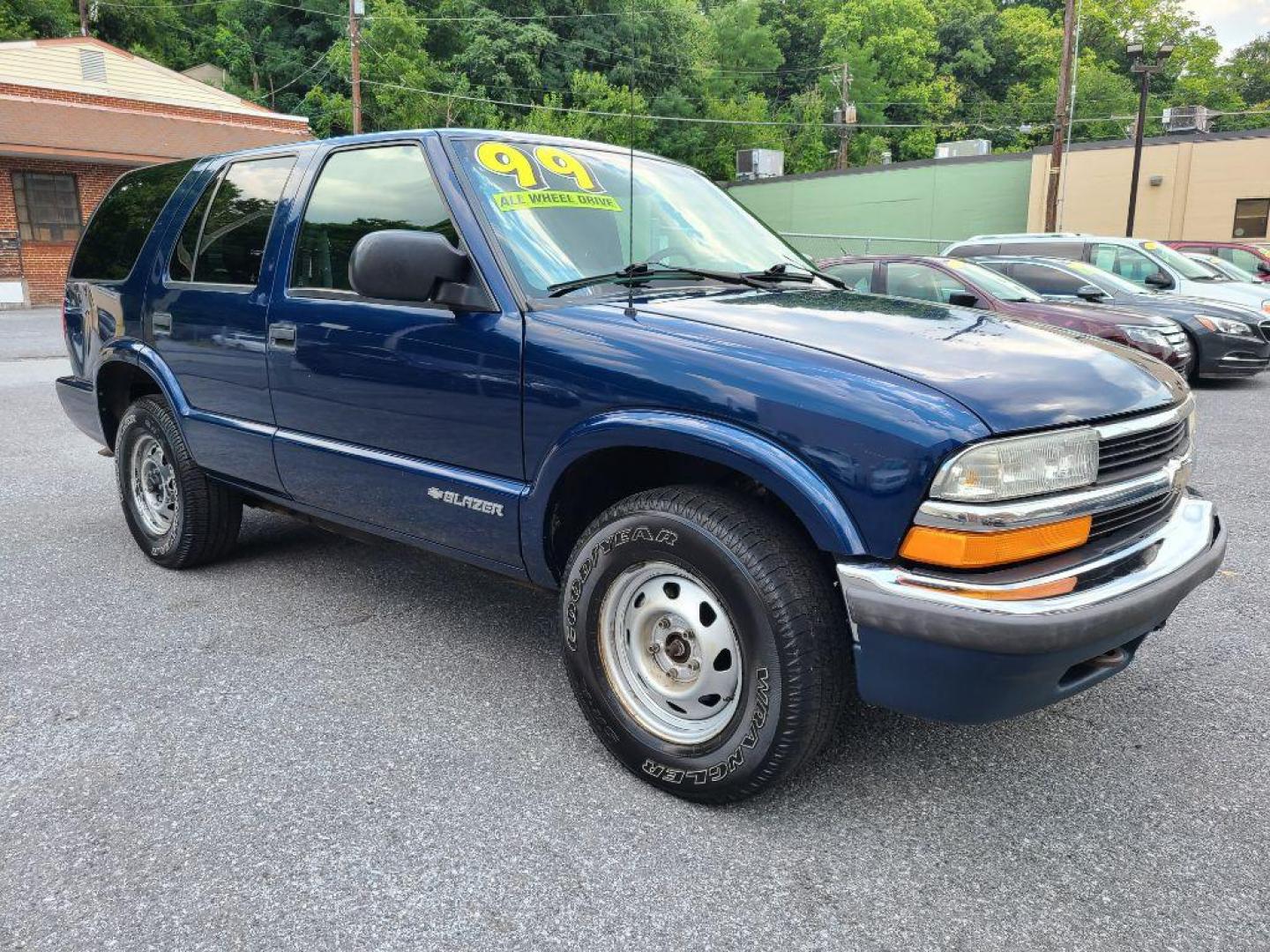 1999 BLUE CHEVROLET BLAZER LS (1GNDT13W3XK) with an 4.3L engine, Automatic transmission, located at 117 North Cameron Street, Harrisburg, PA, 17101, (717) 963-8962, 40.266762, -76.875259 - CASH DEAL $2,995 ***Guaranteed Credit Approval*** APPLY ONLINE or CALL us TODAY ;) Internet Prices and Marketplace Prices are SPECIAL discounted ***CASH DEALS*** Retail Prices are higher. Please call us to discuss your cash and financing options. All quoted payments are with a TransUnion FICO - Photo#6