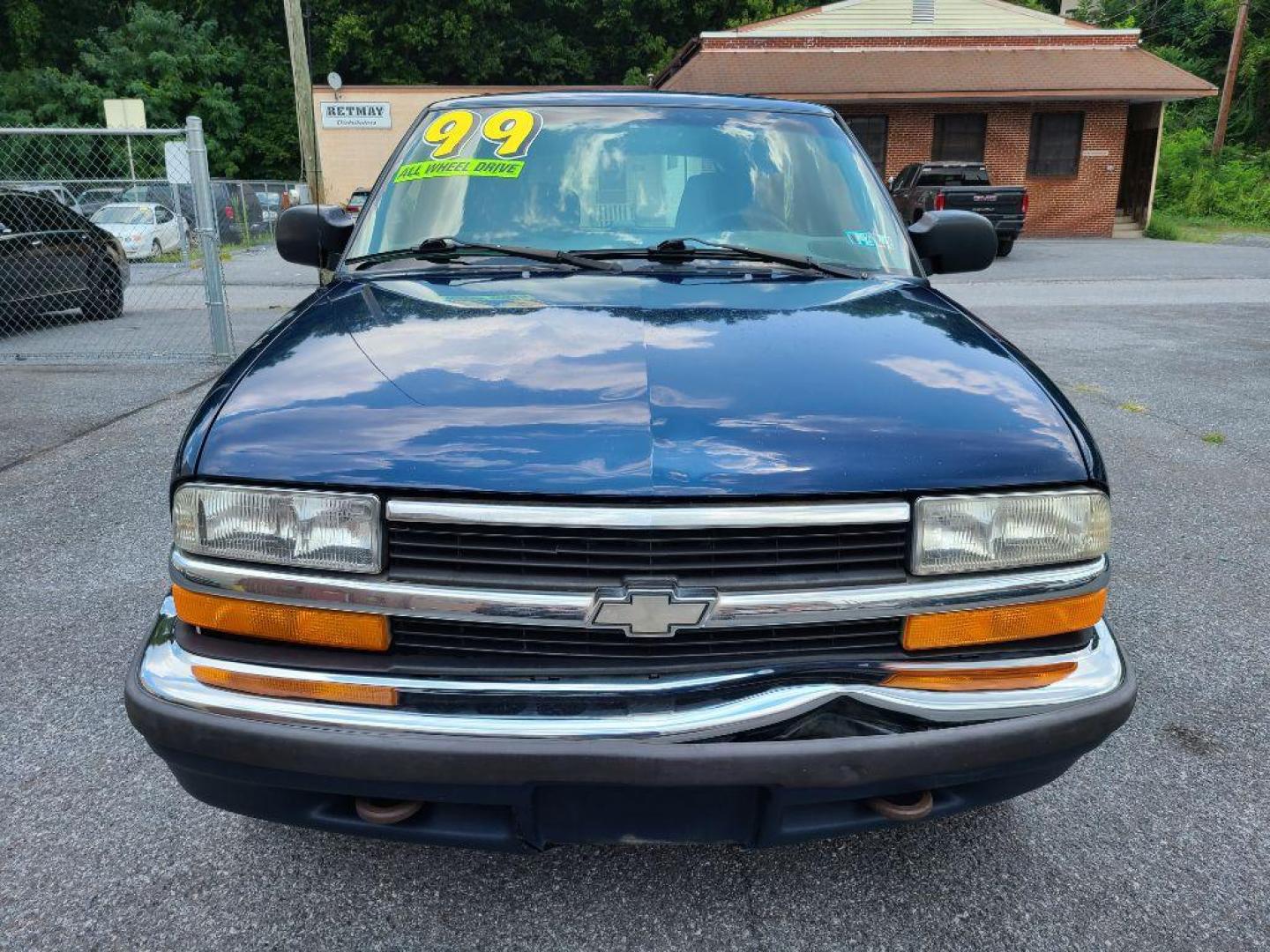 1999 BLUE CHEVROLET BLAZER LS (1GNDT13W3XK) with an 4.3L engine, Automatic transmission, located at 117 North Cameron Street, Harrisburg, PA, 17101, (717) 963-8962, 40.266762, -76.875259 - CASH DEAL $2,995 ***Guaranteed Credit Approval*** APPLY ONLINE or CALL us TODAY ;) Internet Prices and Marketplace Prices are SPECIAL discounted ***CASH DEALS*** Retail Prices are higher. Please call us to discuss your cash and financing options. All quoted payments are with a TransUnion FICO - Photo#7