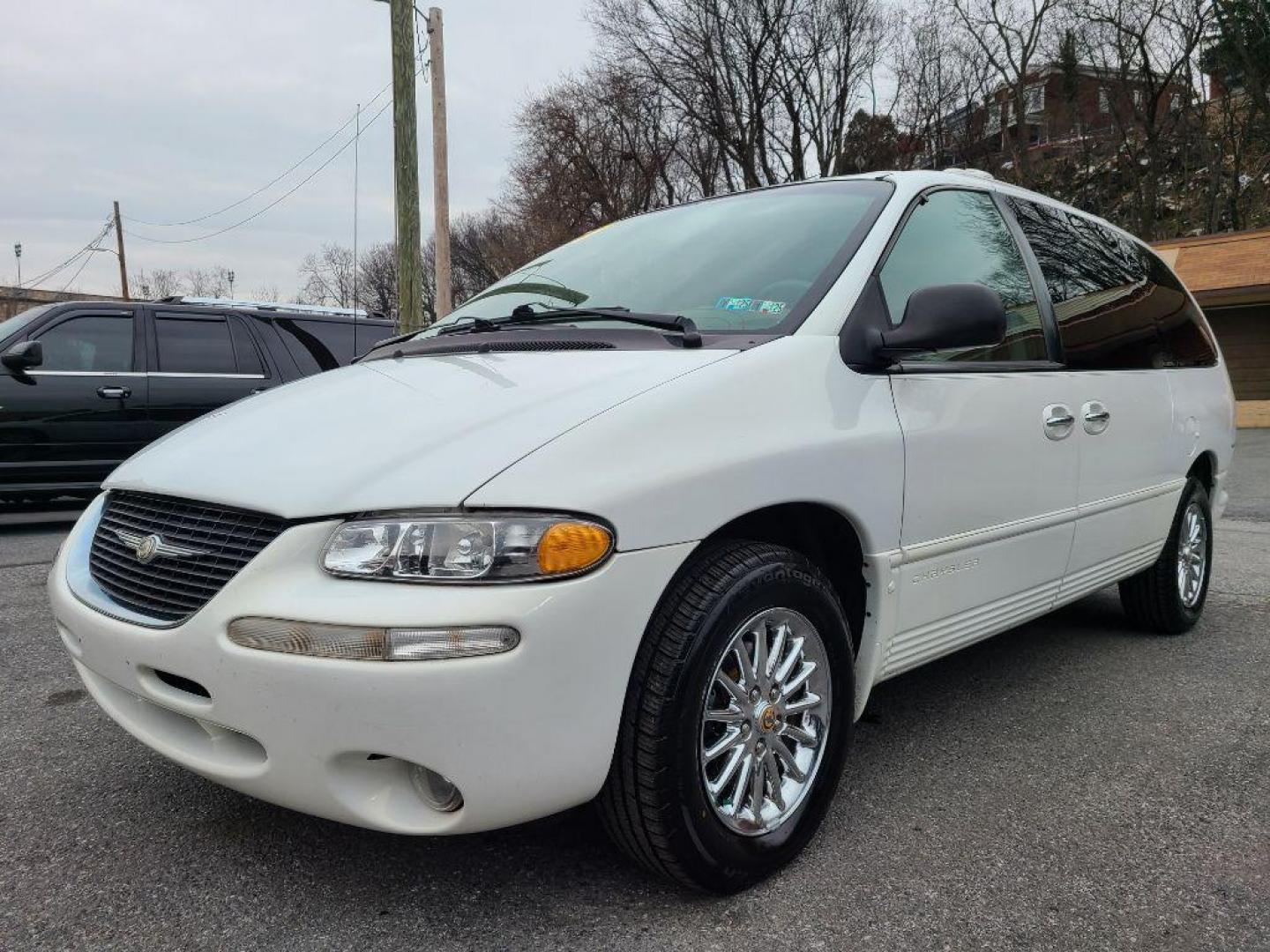 1999 WHITE CHRYSLER TOWN and COUNTRY LIMITED (1C4GP64L5XB) with an 3.8L engine, Automatic transmission, located at 117 North Cameron Street, Harrisburg, PA, 17101, (717) 963-8962, 40.266762, -76.875259 - WE FINANCE!!! Good Credit/ Bad Credit/ No Credit - ALL Trade-Ins Welcomed!!! ***Guaranteed Credit Approval*** APPLY ONLINE or CALL us TODAY ;) Internet Prices and Marketplace Prices are SPECIAL discounted ***CASH DEALS*** Retail Prices are higher. Please call us to discuss your cash and finan - Photo#0