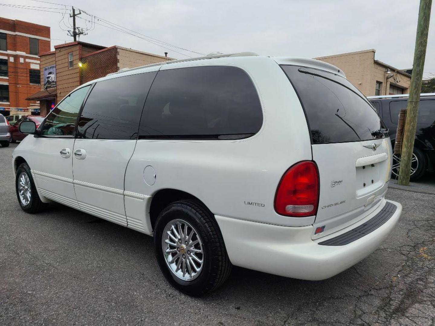 1999 WHITE CHRYSLER TOWN and COUNTRY LIMITED (1C4GP64L5XB) with an 3.8L engine, Automatic transmission, located at 117 North Cameron Street, Harrisburg, PA, 17101, (717) 963-8962, 40.266762, -76.875259 - WE FINANCE!!! Good Credit/ Bad Credit/ No Credit - ALL Trade-Ins Welcomed!!! ***Guaranteed Credit Approval*** APPLY ONLINE or CALL us TODAY ;) Internet Prices and Marketplace Prices are SPECIAL discounted ***CASH DEALS*** Retail Prices are higher. Please call us to discuss your cash and finan - Photo#2