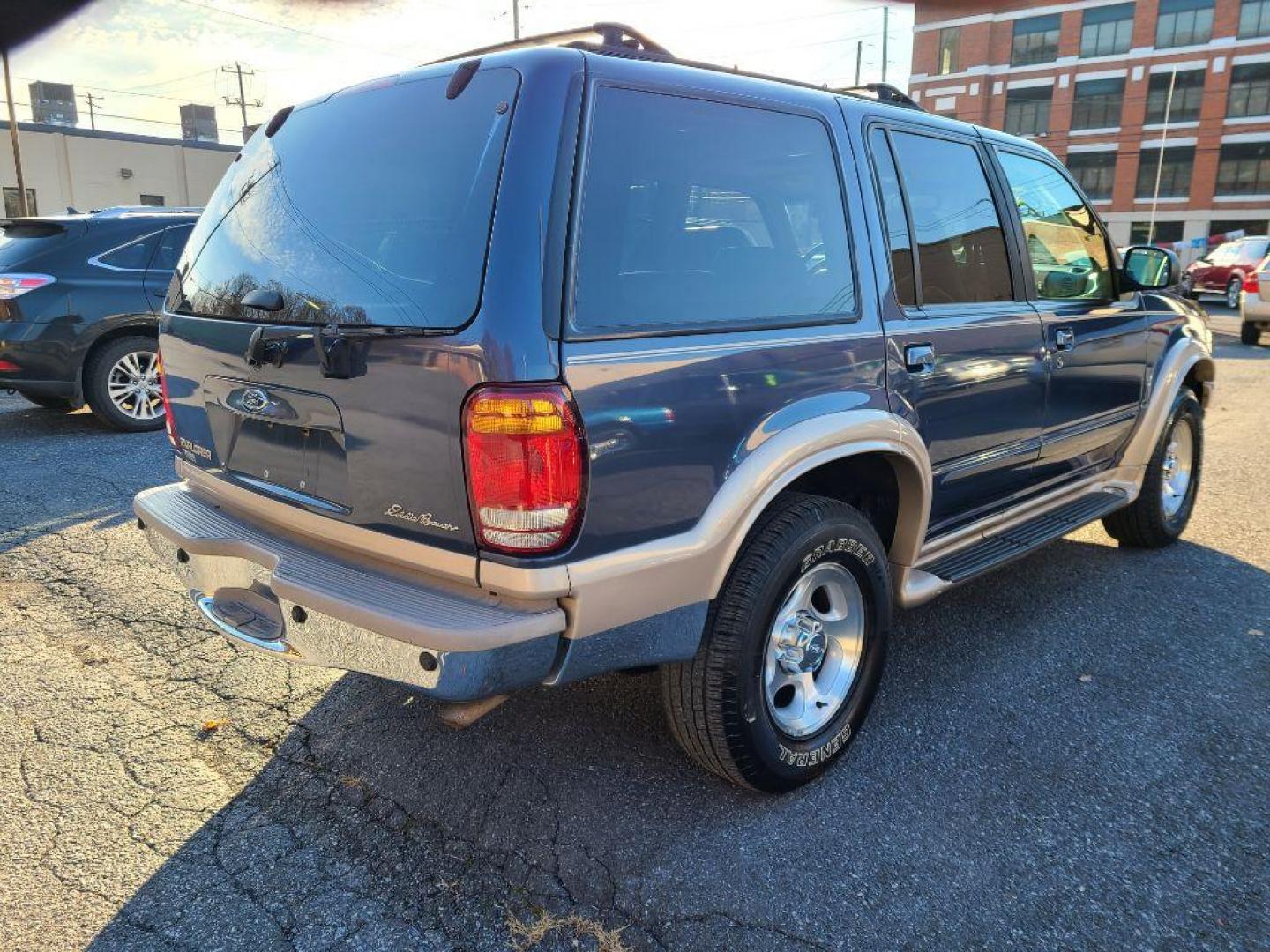 1999 BLUE FORD EXPLORER EDDIE BAUER (1FMDU34E2XZ) with an 4.0L engine, Automatic transmission, located at 117 North Cameron Street, Harrisburg, PA, 17101, (717) 963-8962, 40.266762, -76.875259 - WE FINANCE!!! Good Credit/ Bad Credit/ No Credit - ALL Trade-Ins Welcomed!!! ***Guaranteed Credit Approval*** APPLY ONLINE or CALL us TODAY ;) Internet Prices and Marketplace Prices are SPECIAL discounted ***CASH DEALS*** Retail Prices are higher. Please call us to discuss your cash and finan - Photo#4