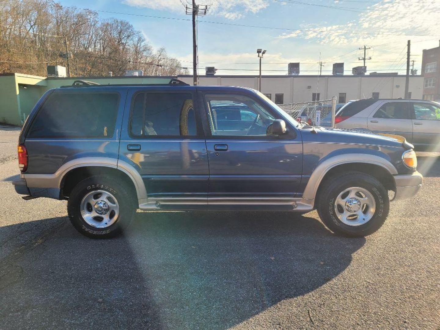 1999 BLUE FORD EXPLORER EDDIE BAUER (1FMDU34E2XZ) with an 4.0L engine, Automatic transmission, located at 117 North Cameron Street, Harrisburg, PA, 17101, (717) 963-8962, 40.266762, -76.875259 - WE FINANCE!!! Good Credit/ Bad Credit/ No Credit - ALL Trade-Ins Welcomed!!! ***Guaranteed Credit Approval*** APPLY ONLINE or CALL us TODAY ;) Internet Prices and Marketplace Prices are SPECIAL discounted ***CASH DEALS*** Retail Prices are higher. Please call us to discuss your cash and finan - Photo#5