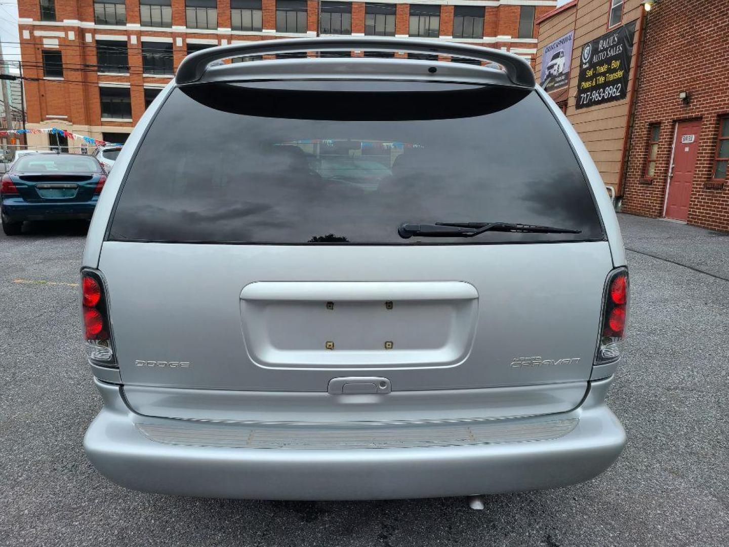 2000 SILVER DODGE GRAND CARAVAN Sport (1B4GP44G2YB) with an 3.3L engine, Automatic transmission, located at 117 North Cameron Street, Harrisburg, PA, 17101, (717) 963-8962, 40.266762, -76.875259 - WE FINANCE!!! Good Credit/ Bad Credit/ No Credit - ALL Trade-Ins Welcomed!!! ***Guaranteed Credit Approval*** APPLY ONLINE or CALL us TODAY ;) Internet Prices and Marketplace Prices are SPECIAL discounted ***CASH DEALS*** Retail Prices are higher. Please call us to discuss your cash and finan - Photo#3