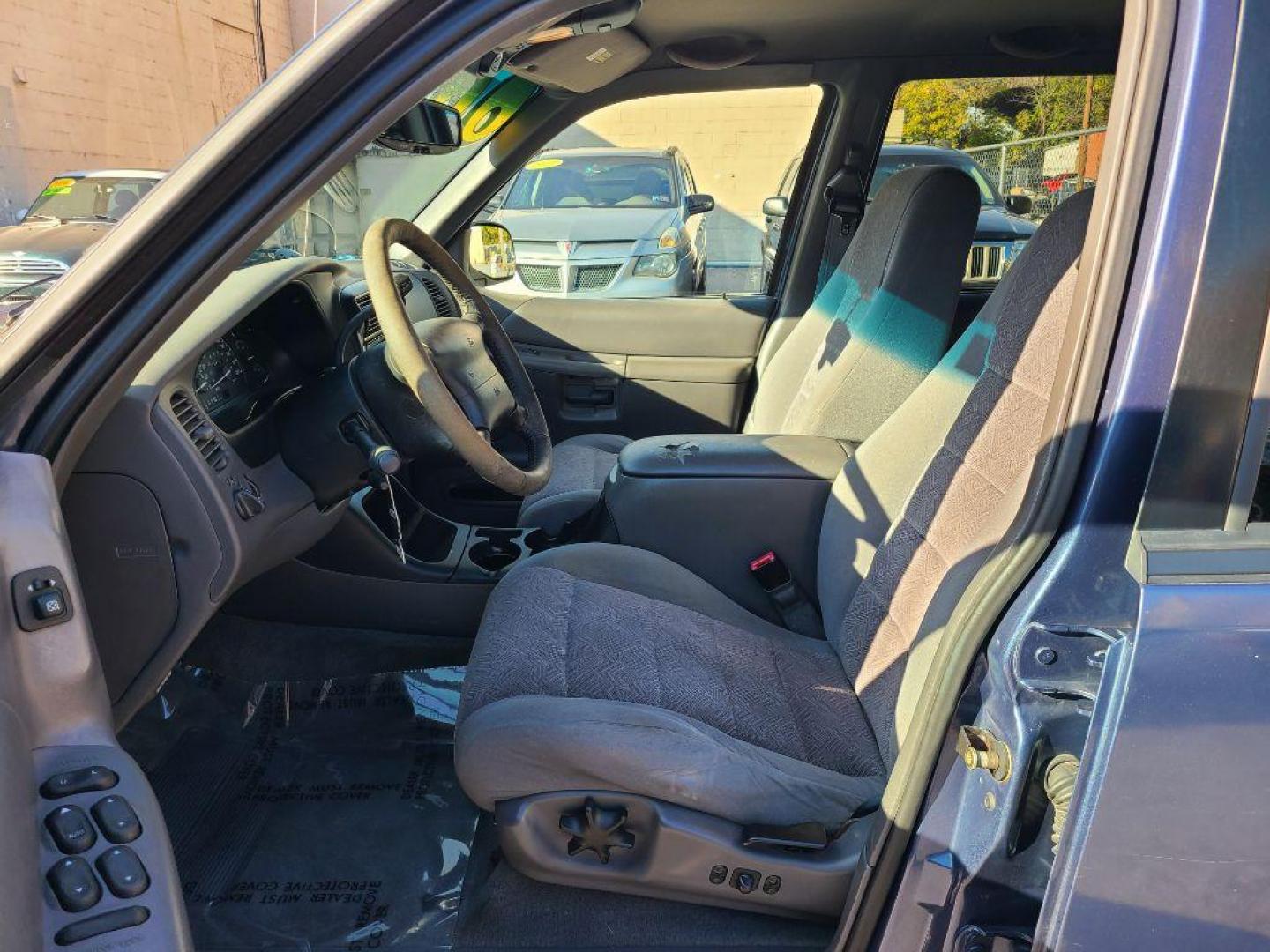 2000 BLUE FORD EXPLORER XLT (1FMZU73E2YZ) with an 4.0L engine, Automatic transmission, located at 117 North Cameron Street, Harrisburg, PA, 17101, (717) 963-8962, 40.266762, -76.875259 - WE FINANCE!!! Good Credit/ Bad Credit/ No Credit - ALL Trade-Ins Welcomed!!! ***Guaranteed Credit Approval*** APPLY ONLINE or CALL us TODAY ;) Internet Prices and Marketplace Prices are SPECIAL discounted ***CASH DEALS*** Retail Prices are higher. Please call us to discuss your cash and finan - Photo#13