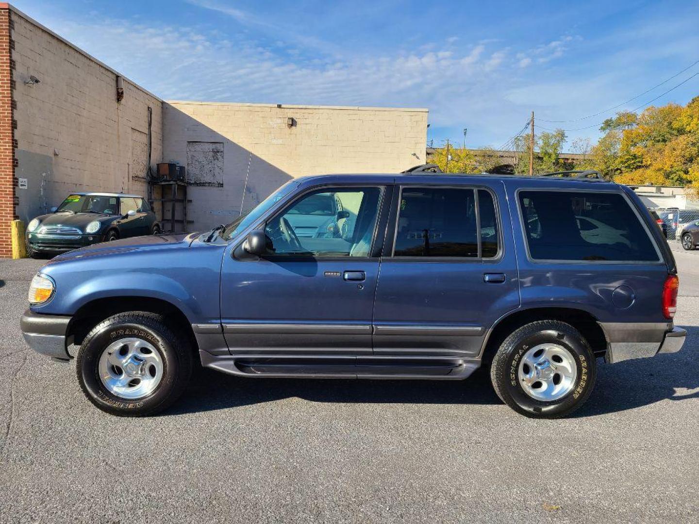 2000 BLUE FORD EXPLORER XLT (1FMZU73E2YZ) with an 4.0L engine, Automatic transmission, located at 117 North Cameron Street, Harrisburg, PA, 17101, (717) 963-8962, 40.266762, -76.875259 - WE FINANCE!!! Good Credit/ Bad Credit/ No Credit - ALL Trade-Ins Welcomed!!! ***Guaranteed Credit Approval*** APPLY ONLINE or CALL us TODAY ;) Internet Prices and Marketplace Prices are SPECIAL discounted ***CASH DEALS*** Retail Prices are higher. Please call us to discuss your cash and finan - Photo#1