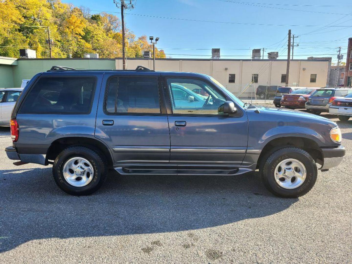 2000 BLUE FORD EXPLORER XLT (1FMZU73E2YZ) with an 4.0L engine, Automatic transmission, located at 117 North Cameron Street, Harrisburg, PA, 17101, (717) 963-8962, 40.266762, -76.875259 - WE FINANCE!!! Good Credit/ Bad Credit/ No Credit - ALL Trade-Ins Welcomed!!! ***Guaranteed Credit Approval*** APPLY ONLINE or CALL us TODAY ;) Internet Prices and Marketplace Prices are SPECIAL discounted ***CASH DEALS*** Retail Prices are higher. Please call us to discuss your cash and finan - Photo#5