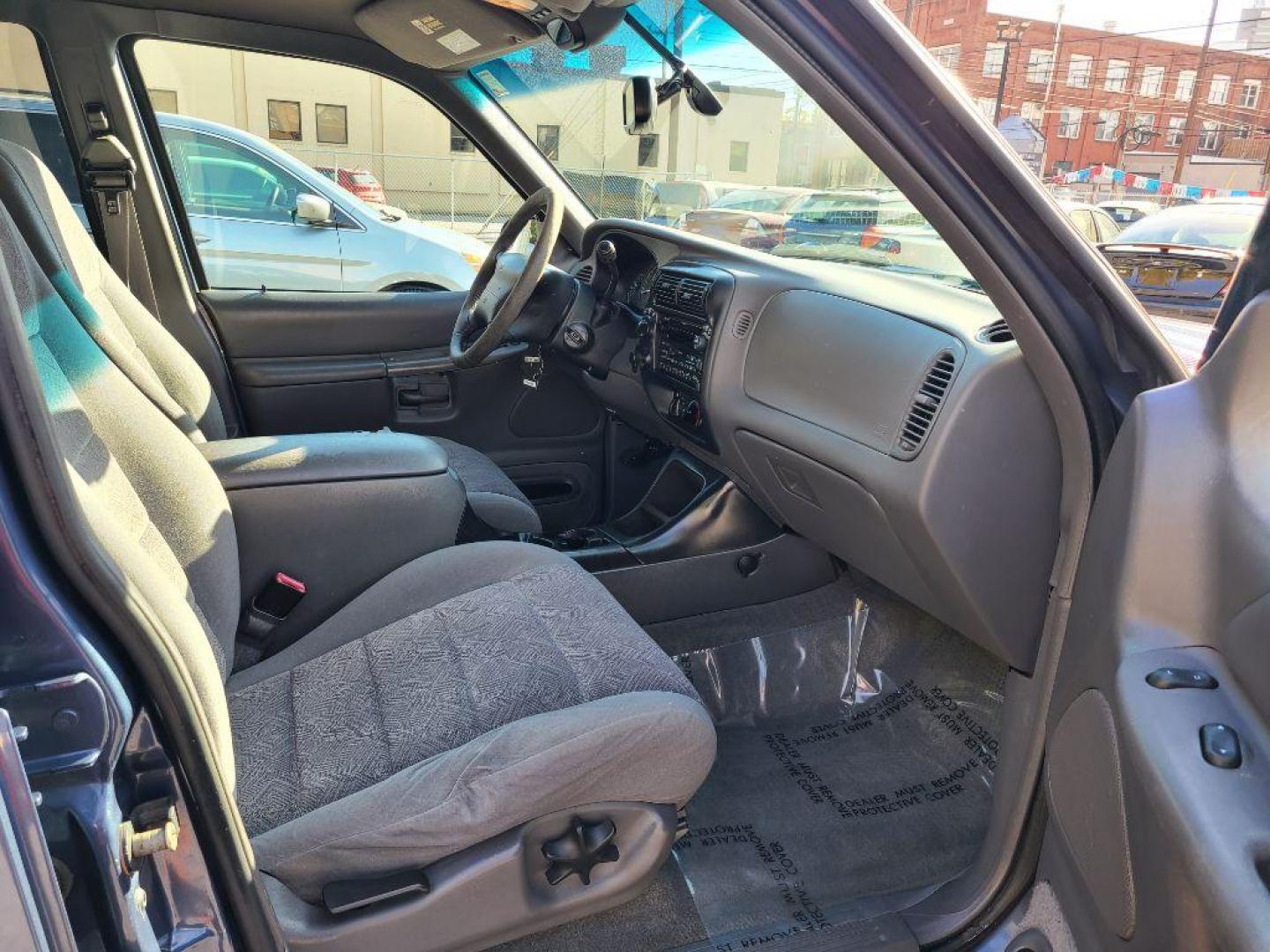 2000 BLUE FORD EXPLORER XLT (1FMZU73E2YZ) with an 4.0L engine, Automatic transmission, located at 117 North Cameron Street, Harrisburg, PA, 17101, (717) 963-8962, 40.266762, -76.875259 - WE FINANCE!!! Good Credit/ Bad Credit/ No Credit - ALL Trade-Ins Welcomed!!! ***Guaranteed Credit Approval*** APPLY ONLINE or CALL us TODAY ;) Internet Prices and Marketplace Prices are SPECIAL discounted ***CASH DEALS*** Retail Prices are higher. Please call us to discuss your cash and finan - Photo#8