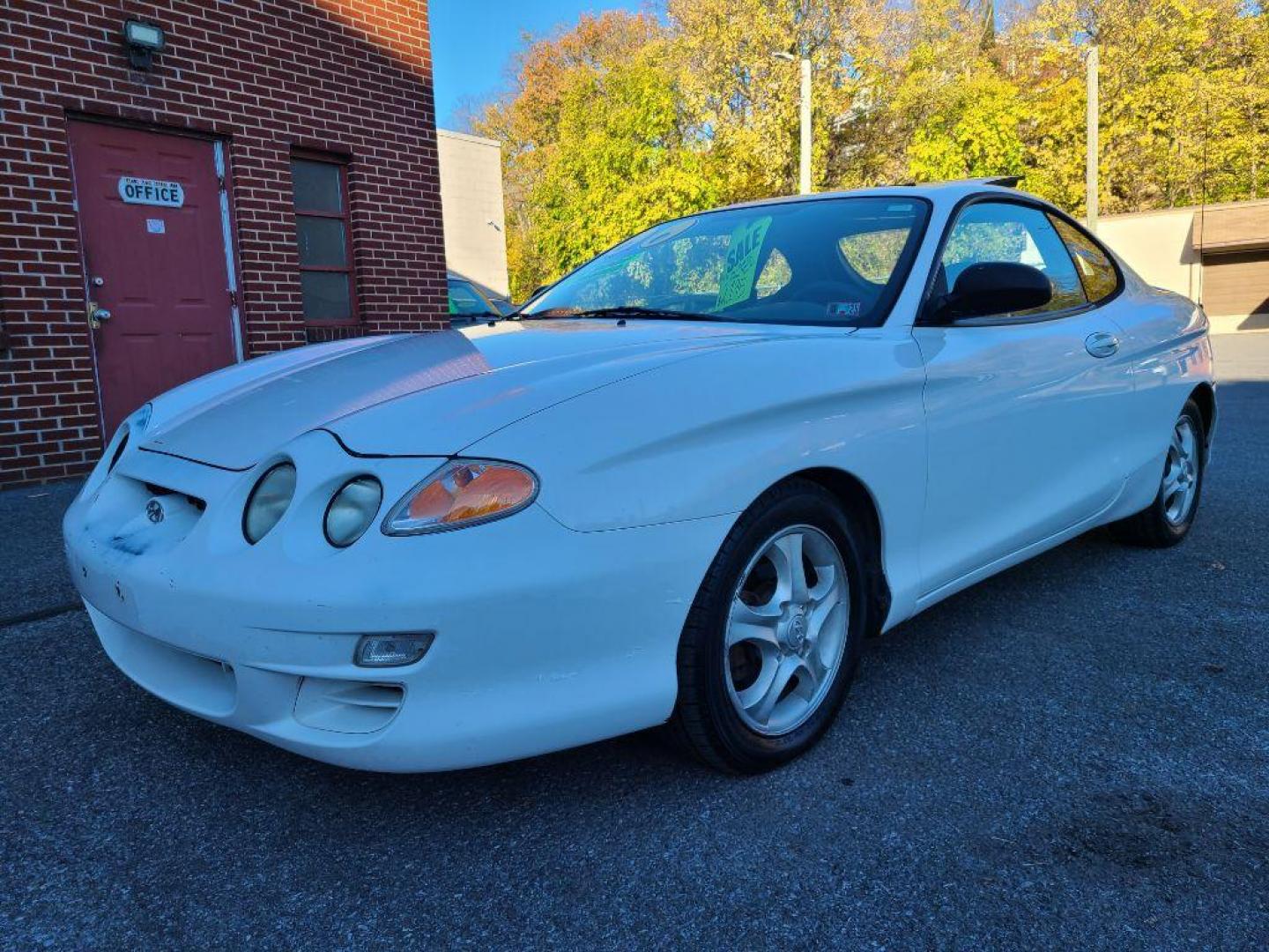 2000 WHITE HYUNDAI TIBURON HATCHBACK CPE (KMHJG25F2YU) with an 2.0L engine, Automatic transmission, located at 117 North Cameron Street, Harrisburg, PA, 17101, (717) 963-8962, 40.266762, -76.875259 - WE FINANCE!!! Good Credit/ Bad Credit/ No Credit - ALL Trade-Ins Welcomed!!! ***Guaranteed Credit Approval*** APPLY ONLINE or CALL us TODAY ;) Internet Prices and Marketplace Prices are SPECIAL discounted ***CASH DEALS*** Retail Prices are higher. Please call us to discuss your cash and finan - Photo#0