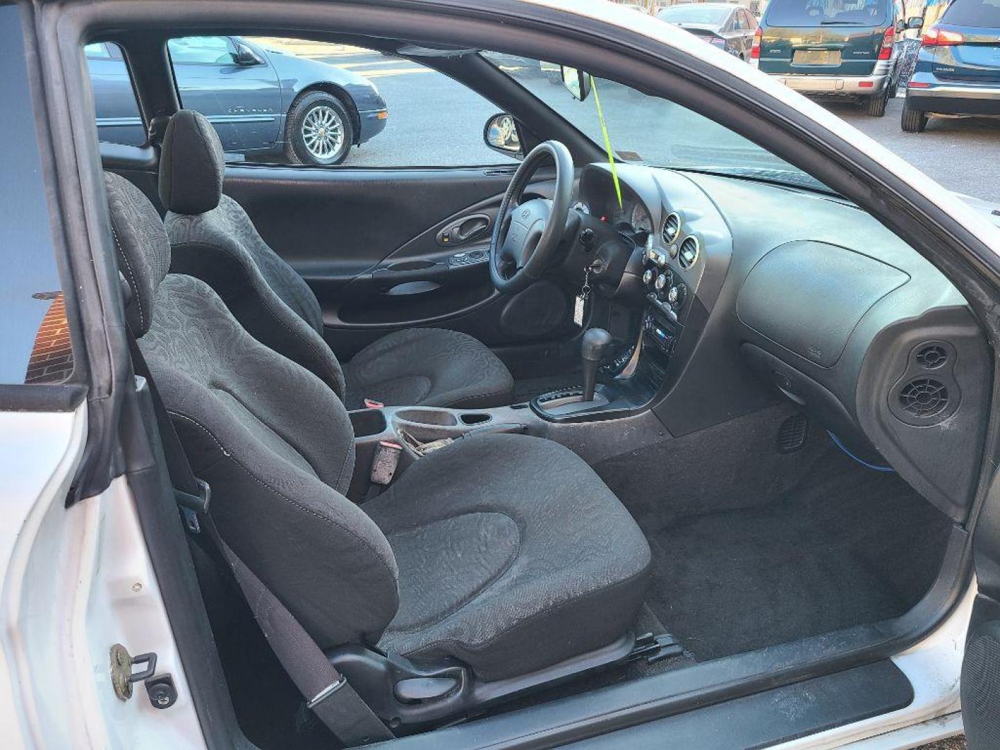 2000 WHITE HYUNDAI TIBURON HATCHBACK CPE (KMHJG25F2YU) with an 2.0L engine, Automatic transmission, located at 117 North Cameron Street, Harrisburg, PA, 17101, (717) 963-8962, 40.266762, -76.875259 - WE FINANCE!!! Good Credit/ Bad Credit/ No Credit - ALL Trade-Ins Welcomed!!! ***Guaranteed Credit Approval*** APPLY ONLINE or CALL us TODAY ;) Internet Prices and Marketplace Prices are SPECIAL discounted ***CASH DEALS*** Retail Prices are higher. Please call us to discuss your cash and finan - Photo#9