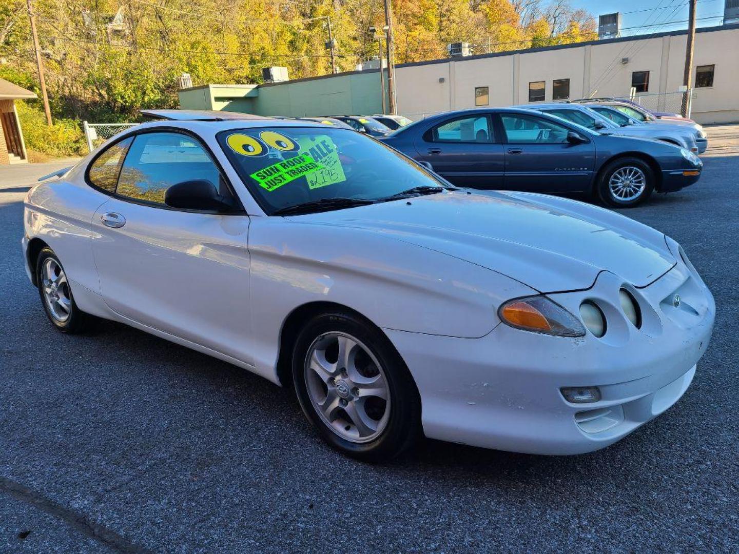 2000 WHITE HYUNDAI TIBURON HATCHBACK CPE (KMHJG25F2YU) with an 2.0L engine, Automatic transmission, located at 117 North Cameron Street, Harrisburg, PA, 17101, (717) 963-8962, 40.266762, -76.875259 - WE FINANCE!!! Good Credit/ Bad Credit/ No Credit - ALL Trade-Ins Welcomed!!! ***Guaranteed Credit Approval*** APPLY ONLINE or CALL us TODAY ;) Internet Prices and Marketplace Prices are SPECIAL discounted ***CASH DEALS*** Retail Prices are higher. Please call us to discuss your cash and finan - Photo#6