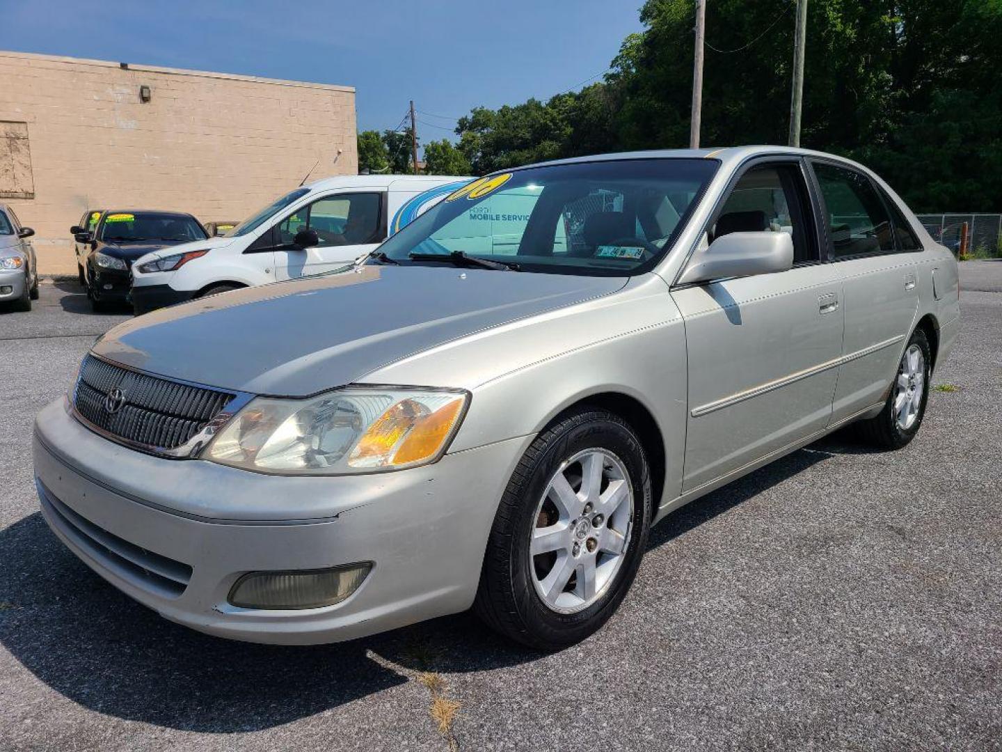 2000 SILVER TOYOTA AVALON XL (4T1BF28B6YU) with an 3.0L engine, Automatic transmission, located at 117 North Cameron Street, Harrisburg, PA, 17101, (717) 963-8962, 40.266762, -76.875259 - WE FINANCE!!! Good Credit/ Bad Credit/ No Credit - ALL Trade-Ins Welcomed!!! ***Guaranteed Credit Approval*** APPLY ONLINE or CALL us TODAY ;) Internet Prices and Marketplace Prices are SPECIAL discounted ***CASH DEALS*** Retail Prices are higher. Please call us to discuss your cash and finan - Photo#0