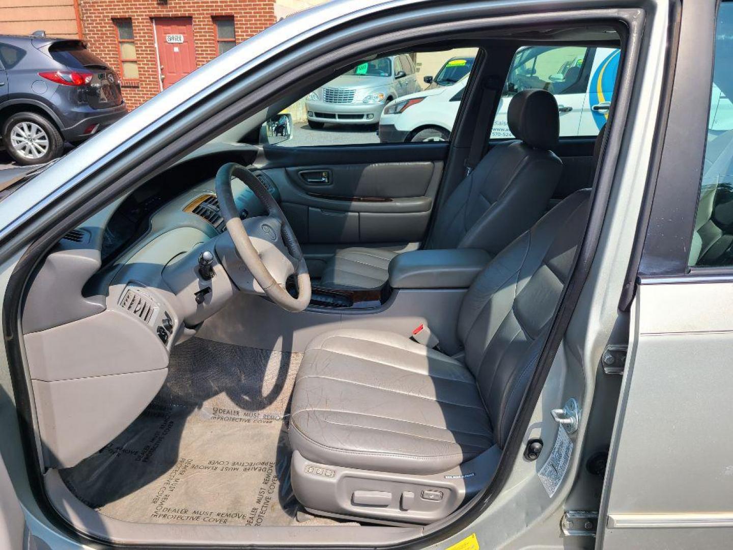 2000 SILVER TOYOTA AVALON XL (4T1BF28B6YU) with an 3.0L engine, Automatic transmission, located at 117 North Cameron Street, Harrisburg, PA, 17101, (717) 963-8962, 40.266762, -76.875259 - WE FINANCE!!! Good Credit/ Bad Credit/ No Credit - ALL Trade-Ins Welcomed!!! ***Guaranteed Credit Approval*** APPLY ONLINE or CALL us TODAY ;) Internet Prices and Marketplace Prices are SPECIAL discounted ***CASH DEALS*** Retail Prices are higher. Please call us to discuss your cash and finan - Photo#13