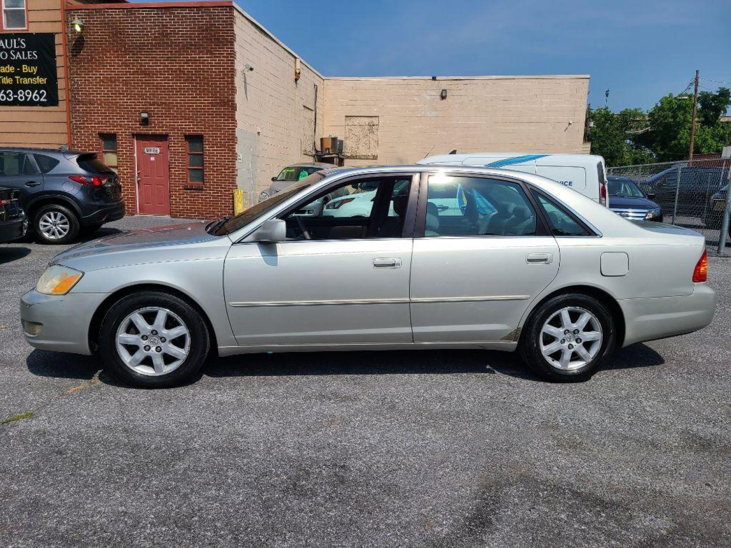 2000 SILVER TOYOTA AVALON XL (4T1BF28B6YU) with an 3.0L engine, Automatic transmission, located at 117 North Cameron Street, Harrisburg, PA, 17101, (717) 963-8962, 40.266762, -76.875259 - WE FINANCE!!! Good Credit/ Bad Credit/ No Credit - ALL Trade-Ins Welcomed!!! ***Guaranteed Credit Approval*** APPLY ONLINE or CALL us TODAY ;) Internet Prices and Marketplace Prices are SPECIAL discounted ***CASH DEALS*** Retail Prices are higher. Please call us to discuss your cash and finan - Photo#1