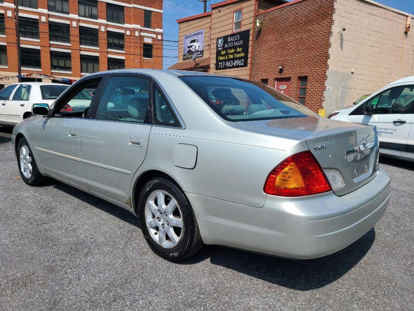 2000 SILVER TOYOTA AVALON XL (4T1BF28B6YU) with an 3.0L engine, Automatic transmission, located at 117 North Cameron Street, Harrisburg, PA, 17101, (717) 963-8962, 40.266762, -76.875259 - WE FINANCE!!! Good Credit/ Bad Credit/ No Credit - ALL Trade-Ins Welcomed!!! ***Guaranteed Credit Approval*** APPLY ONLINE or CALL us TODAY ;) Internet Prices and Marketplace Prices are SPECIAL discounted ***CASH DEALS*** Retail Prices are higher. Please call us to discuss your cash and finan - Photo#2