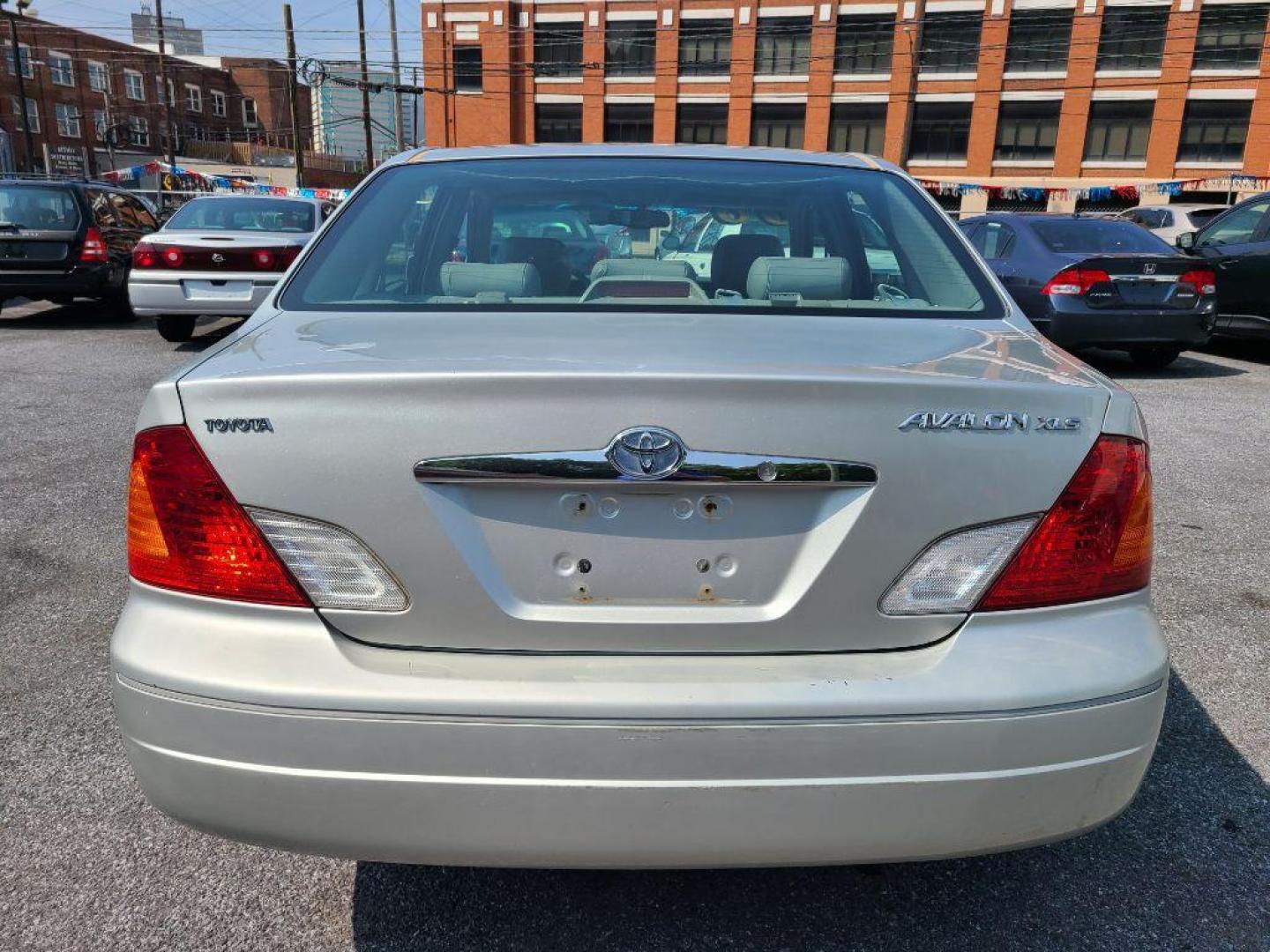 2000 SILVER TOYOTA AVALON XL (4T1BF28B6YU) with an 3.0L engine, Automatic transmission, located at 117 North Cameron Street, Harrisburg, PA, 17101, (717) 963-8962, 40.266762, -76.875259 - WE FINANCE!!! Good Credit/ Bad Credit/ No Credit - ALL Trade-Ins Welcomed!!! ***Guaranteed Credit Approval*** APPLY ONLINE or CALL us TODAY ;) Internet Prices and Marketplace Prices are SPECIAL discounted ***CASH DEALS*** Retail Prices are higher. Please call us to discuss your cash and finan - Photo#3