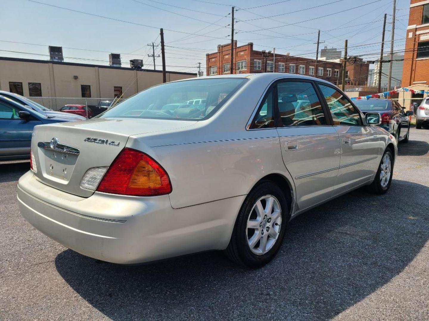 2000 SILVER TOYOTA AVALON XL (4T1BF28B6YU) with an 3.0L engine, Automatic transmission, located at 117 North Cameron Street, Harrisburg, PA, 17101, (717) 963-8962, 40.266762, -76.875259 - WE FINANCE!!! Good Credit/ Bad Credit/ No Credit - ALL Trade-Ins Welcomed!!! ***Guaranteed Credit Approval*** APPLY ONLINE or CALL us TODAY ;) Internet Prices and Marketplace Prices are SPECIAL discounted ***CASH DEALS*** Retail Prices are higher. Please call us to discuss your cash and finan - Photo#4