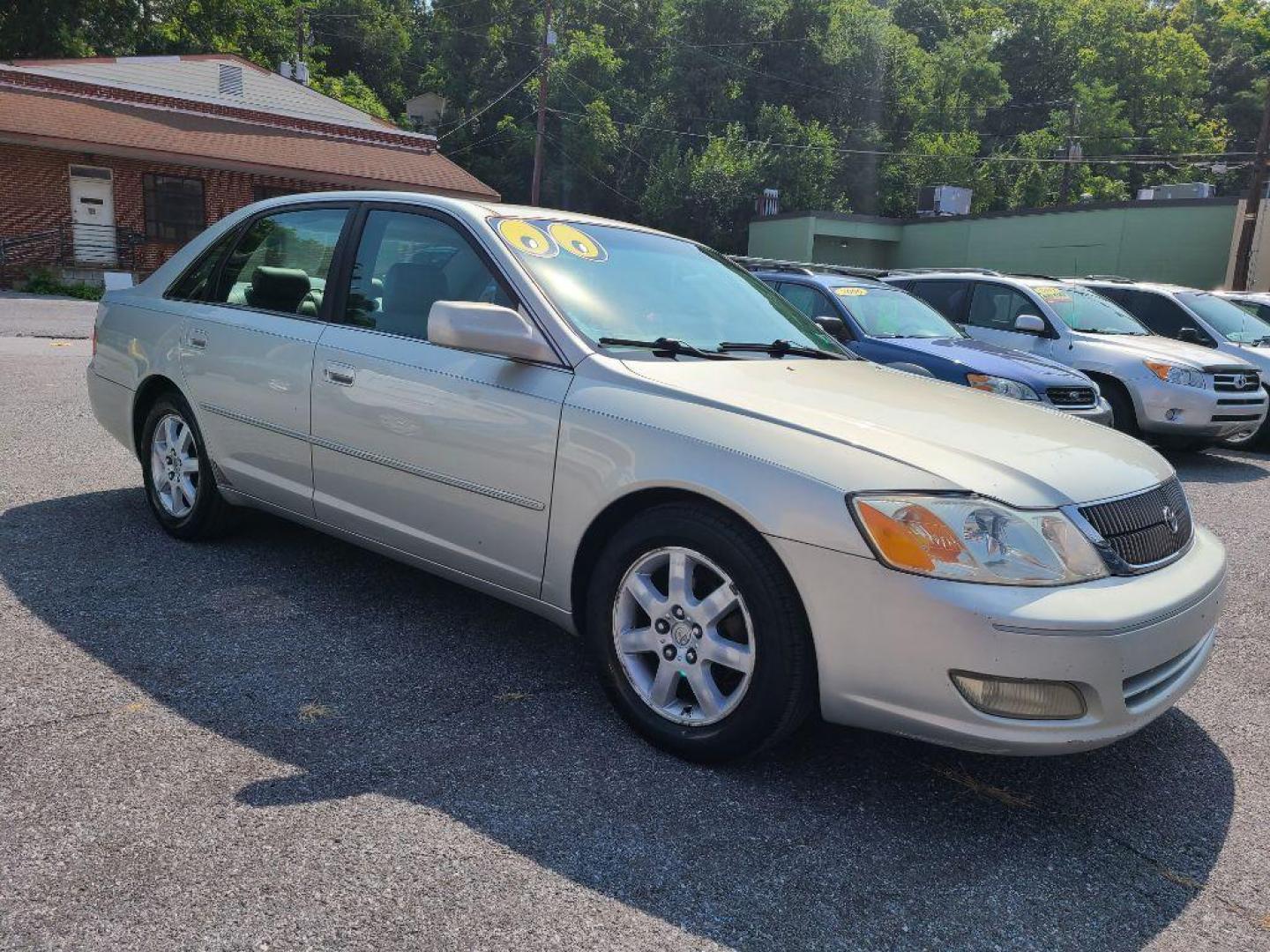 2000 SILVER TOYOTA AVALON XL (4T1BF28B6YU) with an 3.0L engine, Automatic transmission, located at 117 North Cameron Street, Harrisburg, PA, 17101, (717) 963-8962, 40.266762, -76.875259 - WE FINANCE!!! Good Credit/ Bad Credit/ No Credit - ALL Trade-Ins Welcomed!!! ***Guaranteed Credit Approval*** APPLY ONLINE or CALL us TODAY ;) Internet Prices and Marketplace Prices are SPECIAL discounted ***CASH DEALS*** Retail Prices are higher. Please call us to discuss your cash and finan - Photo#6