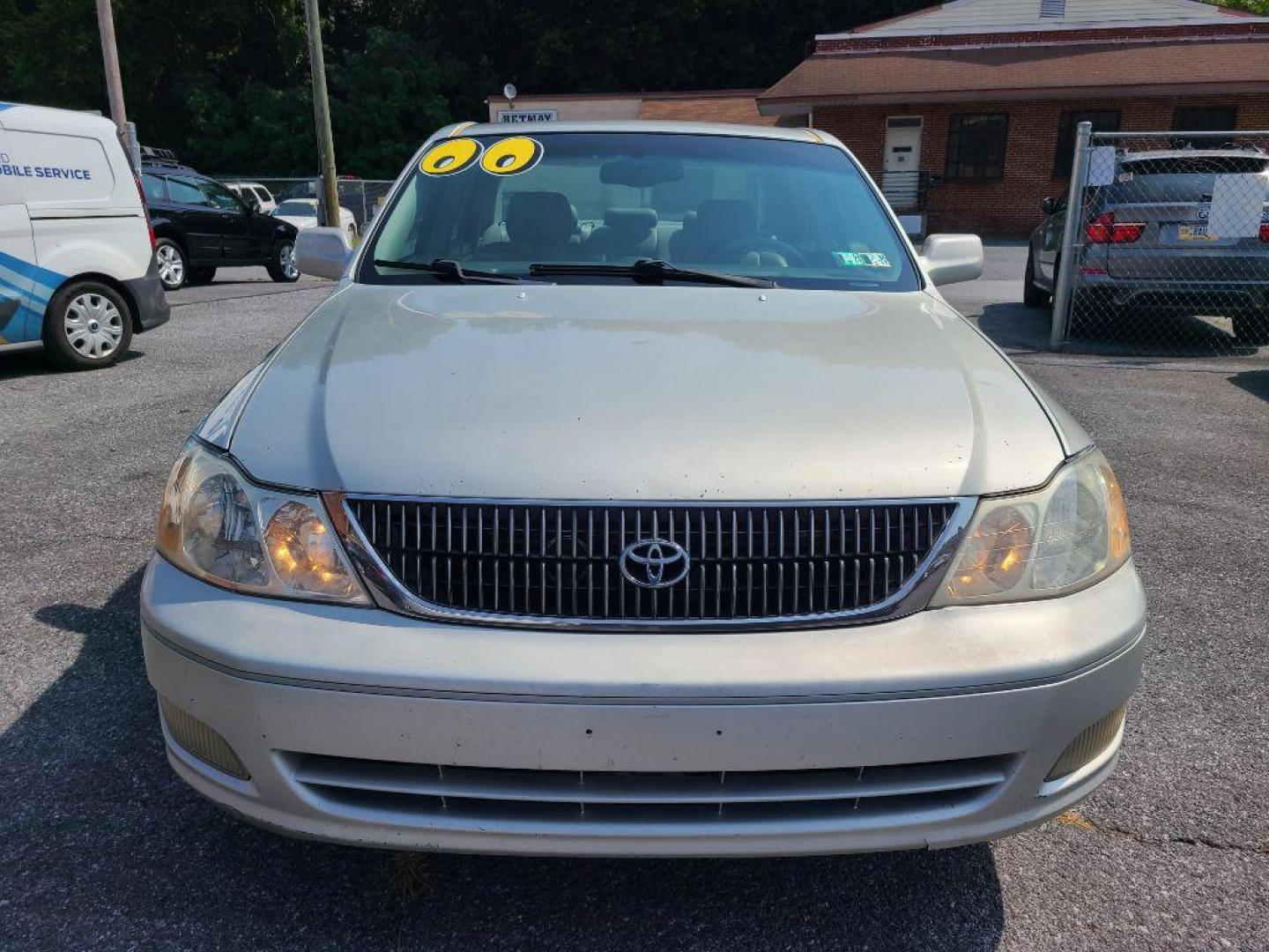 2000 SILVER TOYOTA AVALON XL (4T1BF28B6YU) with an 3.0L engine, Automatic transmission, located at 117 North Cameron Street, Harrisburg, PA, 17101, (717) 963-8962, 40.266762, -76.875259 - WE FINANCE!!! Good Credit/ Bad Credit/ No Credit - ALL Trade-Ins Welcomed!!! ***Guaranteed Credit Approval*** APPLY ONLINE or CALL us TODAY ;) Internet Prices and Marketplace Prices are SPECIAL discounted ***CASH DEALS*** Retail Prices are higher. Please call us to discuss your cash and finan - Photo#7