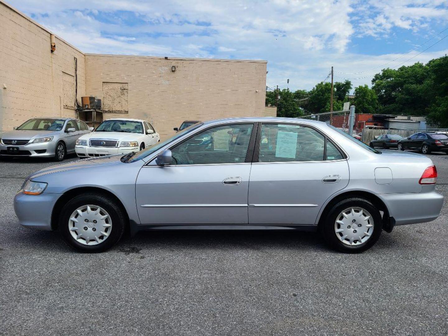 2001 SILVER HONDA ACCORD LX (1HGCG665X1A) with an 2.3L engine, Automatic transmission, located at 117 North Cameron Street, Harrisburg, PA, 17101, (717) 963-8962, 40.266762, -76.875259 - WE FINANCE!!! Good Credit/ Bad Credit/ No Credit - ALL Trade-Ins Welcomed!!! ***Guaranteed Credit Approval*** APPLY ONLINE or CALL us TODAY ;) Internet Prices and Marketplace Prices are SPECIAL discounted ***CASH DEALS*** Retail Prices are higher. Please call us to discuss your cash and finan - Photo#1