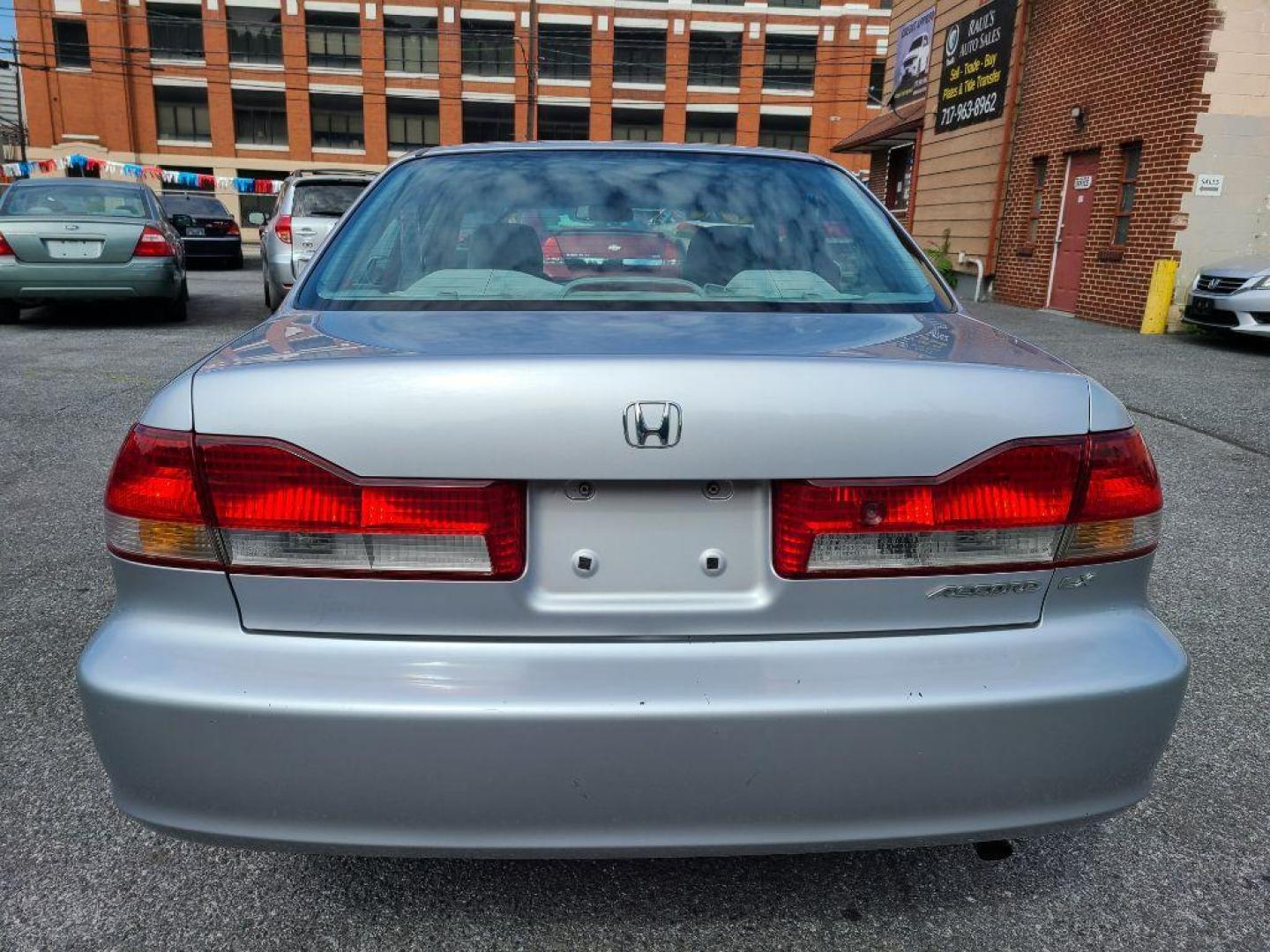 2001 SILVER HONDA ACCORD LX (1HGCG665X1A) with an 2.3L engine, Automatic transmission, located at 117 North Cameron Street, Harrisburg, PA, 17101, (717) 963-8962, 40.266762, -76.875259 - WE FINANCE!!! Good Credit/ Bad Credit/ No Credit - ALL Trade-Ins Welcomed!!! ***Guaranteed Credit Approval*** APPLY ONLINE or CALL us TODAY ;) Internet Prices and Marketplace Prices are SPECIAL discounted ***CASH DEALS*** Retail Prices are higher. Please call us to discuss your cash and finan - Photo#3