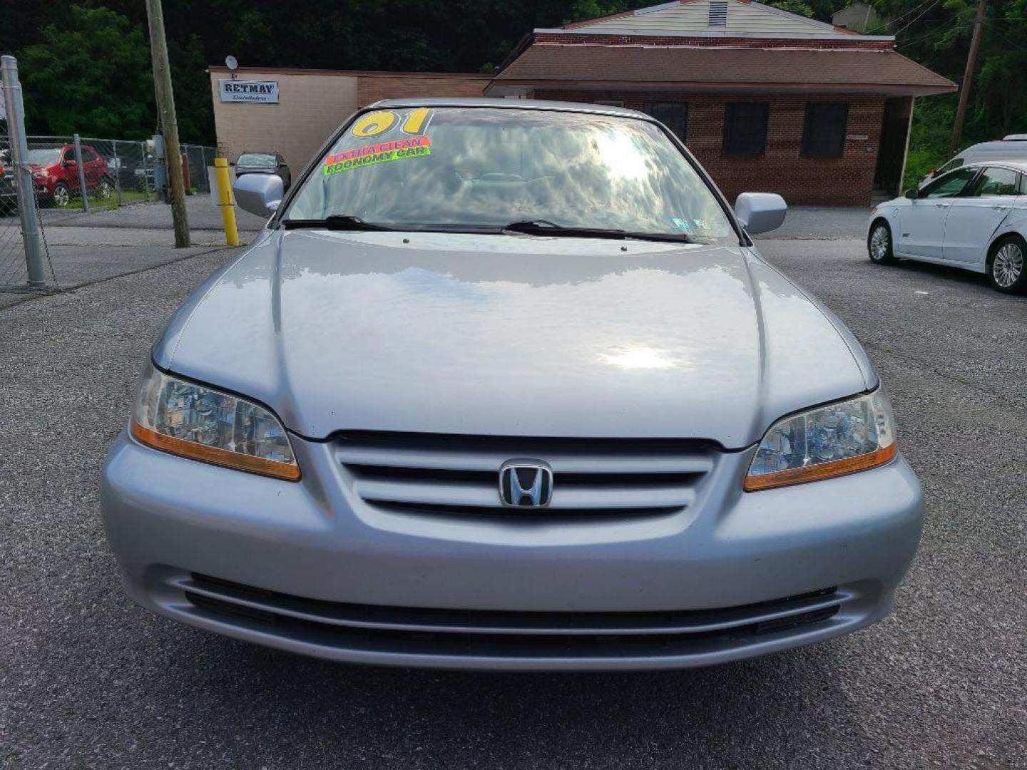 2001 SILVER HONDA ACCORD LX (1HGCG665X1A) with an 2.3L engine, Automatic transmission, located at 117 North Cameron Street, Harrisburg, PA, 17101, (717) 963-8962, 40.266762, -76.875259 - WE FINANCE!!! Good Credit/ Bad Credit/ No Credit - ALL Trade-Ins Welcomed!!! ***Guaranteed Credit Approval*** APPLY ONLINE or CALL us TODAY ;) Internet Prices and Marketplace Prices are SPECIAL discounted ***CASH DEALS*** Retail Prices are higher. Please call us to discuss your cash and finan - Photo#7