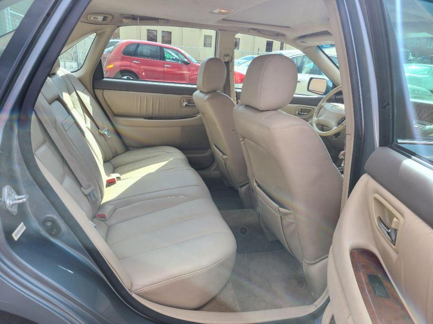 2001 GRAY TOYOTA AVALON XL (4T1BF28BX1U) with an 3.0L engine, Automatic transmission, located at 117 North Cameron Street, Harrisburg, PA, 17101, (717) 963-8962, 40.266762, -76.875259 - WE FINANCE!!! Good Credit/ Bad Credit/ No Credit - ALL Trade-Ins Welcomed!!! ***Guaranteed Credit Approval*** APPLY ONLINE or CALL us TODAY ;) Internet Prices and Marketplace Prices are SPECIAL discounted ***CASH DEALS*** Retail Prices are higher. Please call us to discuss your cash and finan - Photo#11