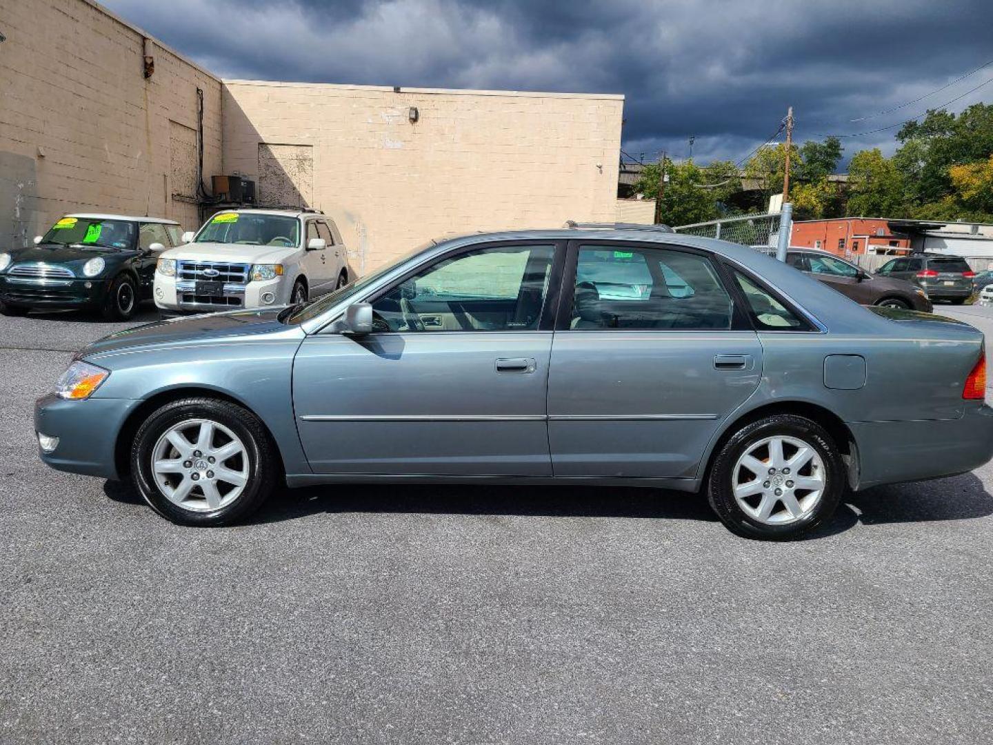 2001 GRAY TOYOTA AVALON XL (4T1BF28BX1U) with an 3.0L engine, Automatic transmission, located at 117 North Cameron Street, Harrisburg, PA, 17101, (717) 963-8962, 40.266762, -76.875259 - WE FINANCE!!! Good Credit/ Bad Credit/ No Credit - ALL Trade-Ins Welcomed!!! ***Guaranteed Credit Approval*** APPLY ONLINE or CALL us TODAY ;) Internet Prices and Marketplace Prices are SPECIAL discounted ***CASH DEALS*** Retail Prices are higher. Please call us to discuss your cash and finan - Photo#1