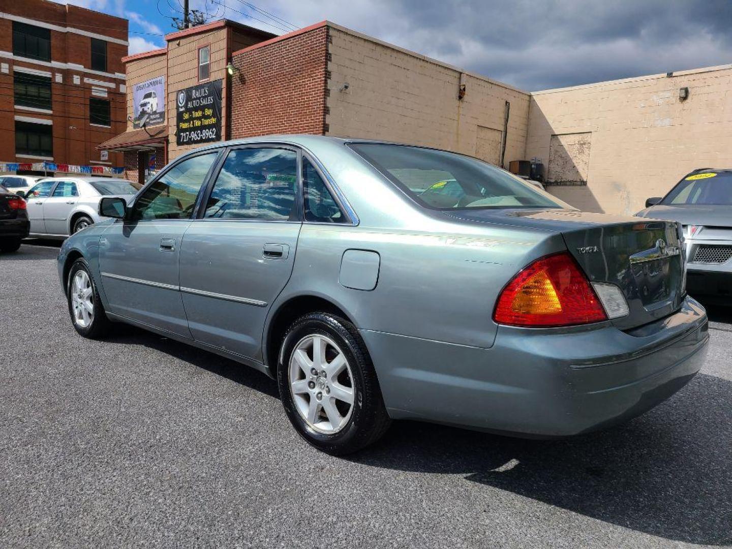 2001 GRAY TOYOTA AVALON XL (4T1BF28BX1U) with an 3.0L engine, Automatic transmission, located at 117 North Cameron Street, Harrisburg, PA, 17101, (717) 963-8962, 40.266762, -76.875259 - WE FINANCE!!! Good Credit/ Bad Credit/ No Credit - ALL Trade-Ins Welcomed!!! ***Guaranteed Credit Approval*** APPLY ONLINE or CALL us TODAY ;) Internet Prices and Marketplace Prices are SPECIAL discounted ***CASH DEALS*** Retail Prices are higher. Please call us to discuss your cash and finan - Photo#2