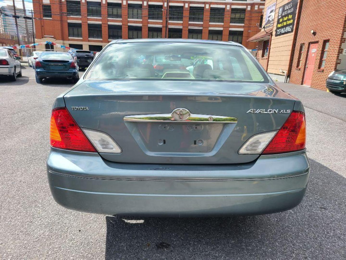 2001 GRAY TOYOTA AVALON XL (4T1BF28BX1U) with an 3.0L engine, Automatic transmission, located at 117 North Cameron Street, Harrisburg, PA, 17101, (717) 963-8962, 40.266762, -76.875259 - WE FINANCE!!! Good Credit/ Bad Credit/ No Credit - ALL Trade-Ins Welcomed!!! ***Guaranteed Credit Approval*** APPLY ONLINE or CALL us TODAY ;) Internet Prices and Marketplace Prices are SPECIAL discounted ***CASH DEALS*** Retail Prices are higher. Please call us to discuss your cash and finan - Photo#3