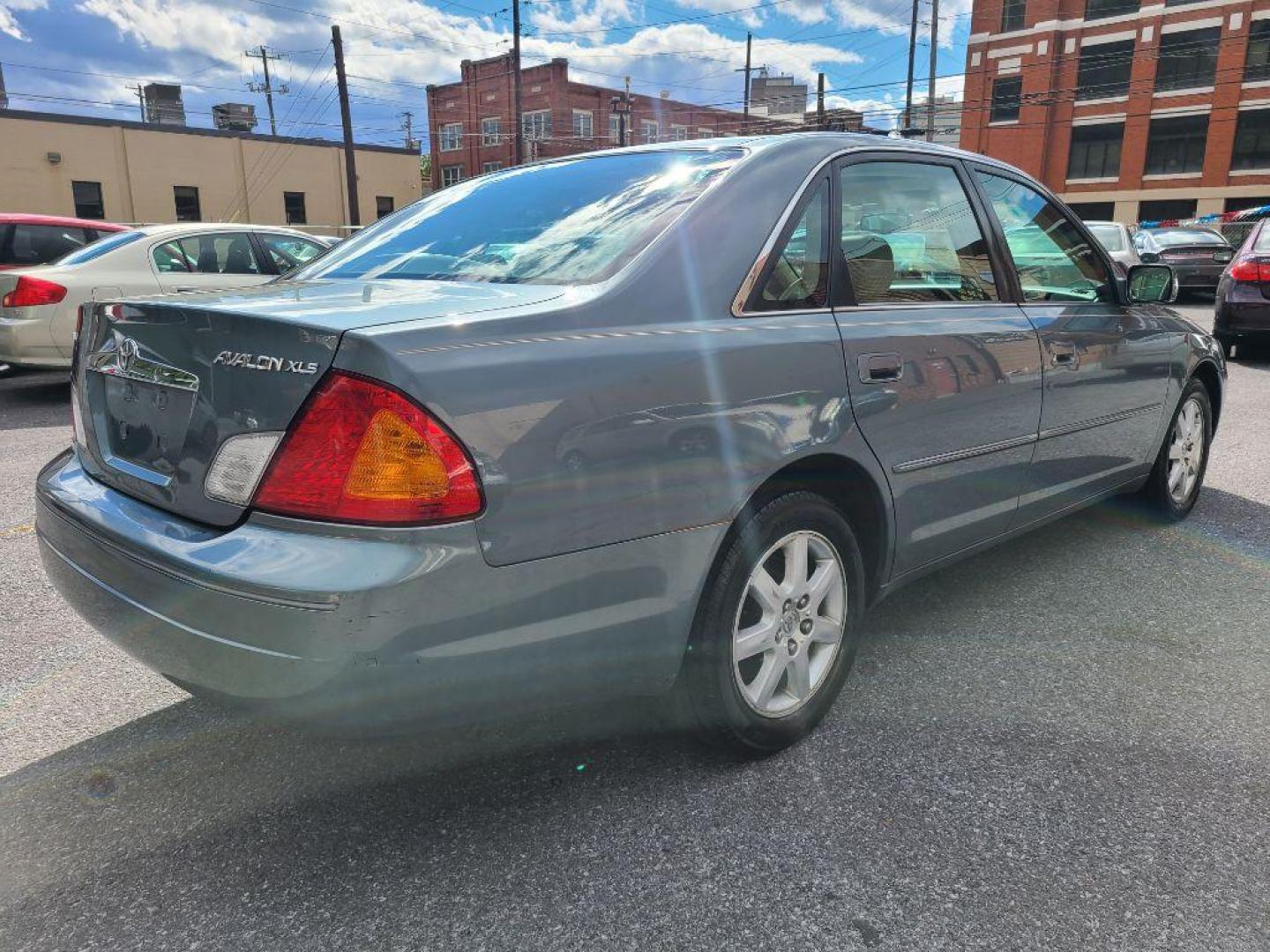 2001 GRAY TOYOTA AVALON XL (4T1BF28BX1U) with an 3.0L engine, Automatic transmission, located at 117 North Cameron Street, Harrisburg, PA, 17101, (717) 963-8962, 40.266762, -76.875259 - WE FINANCE!!! Good Credit/ Bad Credit/ No Credit - ALL Trade-Ins Welcomed!!! ***Guaranteed Credit Approval*** APPLY ONLINE or CALL us TODAY ;) Internet Prices and Marketplace Prices are SPECIAL discounted ***CASH DEALS*** Retail Prices are higher. Please call us to discuss your cash and finan - Photo#4