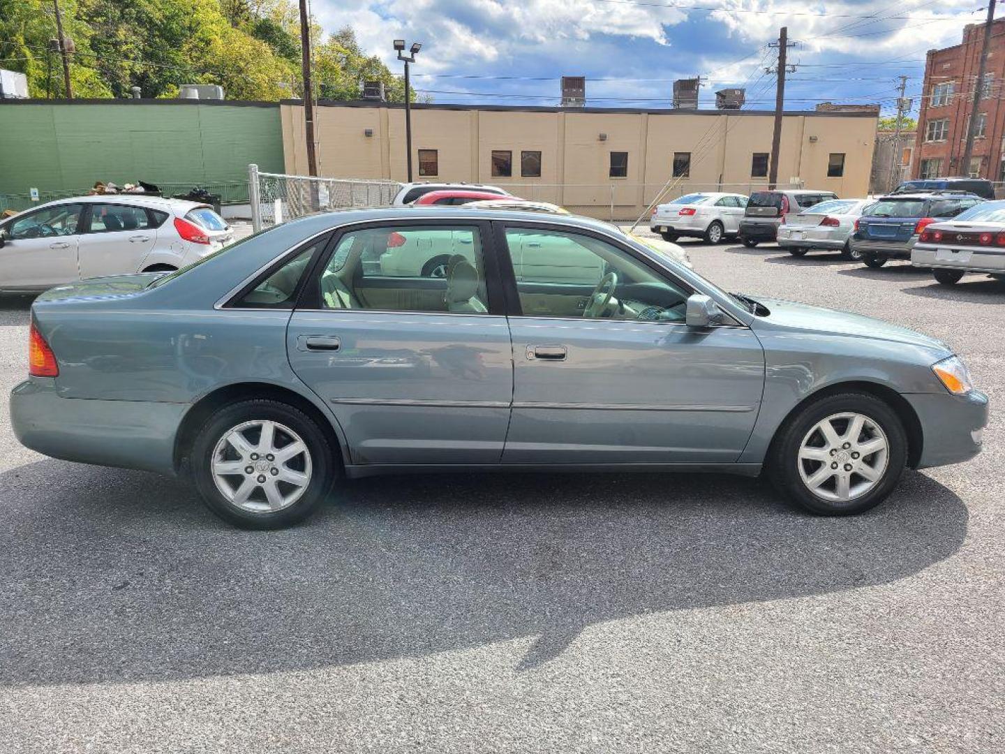 2001 GRAY TOYOTA AVALON XL (4T1BF28BX1U) with an 3.0L engine, Automatic transmission, located at 117 North Cameron Street, Harrisburg, PA, 17101, (717) 963-8962, 40.266762, -76.875259 - WE FINANCE!!! Good Credit/ Bad Credit/ No Credit - ALL Trade-Ins Welcomed!!! ***Guaranteed Credit Approval*** APPLY ONLINE or CALL us TODAY ;) Internet Prices and Marketplace Prices are SPECIAL discounted ***CASH DEALS*** Retail Prices are higher. Please call us to discuss your cash and finan - Photo#5