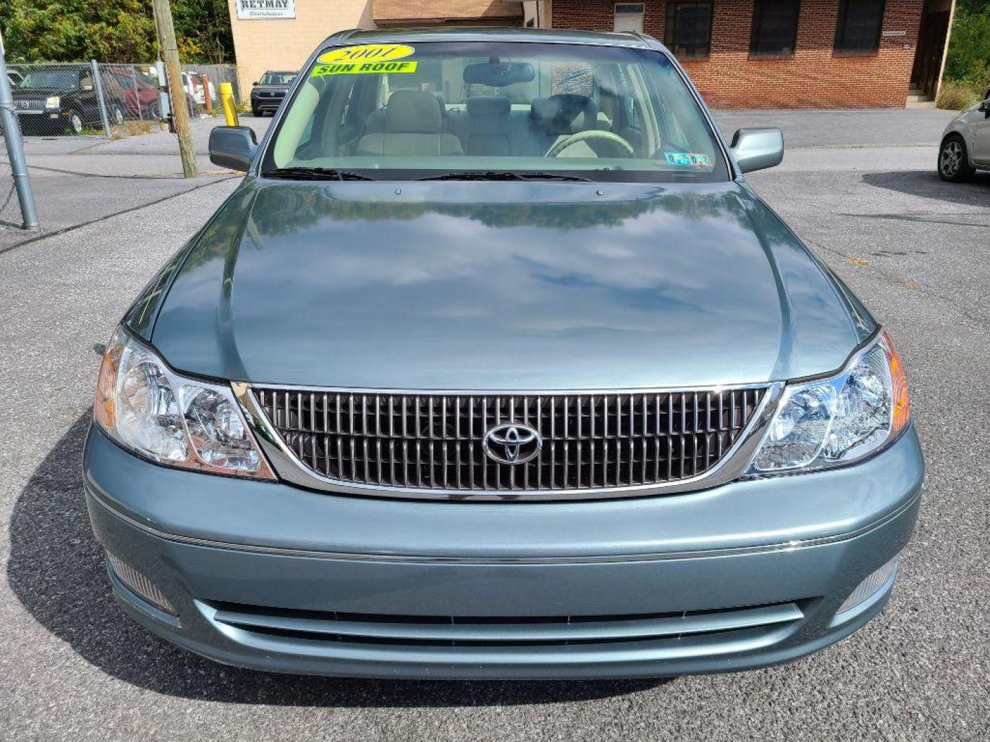 2001 GRAY TOYOTA AVALON XL (4T1BF28BX1U) with an 3.0L engine, Automatic transmission, located at 117 North Cameron Street, Harrisburg, PA, 17101, (717) 963-8962, 40.266762, -76.875259 - WE FINANCE!!! Good Credit/ Bad Credit/ No Credit - ALL Trade-Ins Welcomed!!! ***Guaranteed Credit Approval*** APPLY ONLINE or CALL us TODAY ;) Internet Prices and Marketplace Prices are SPECIAL discounted ***CASH DEALS*** Retail Prices are higher. Please call us to discuss your cash and finan - Photo#7