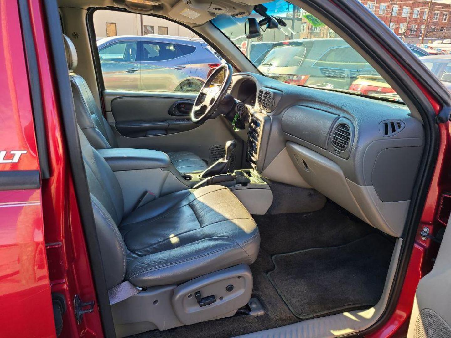 2002 RED CHEVROLET TRAILBLAZER LT EXT (1GNET16S526) with an 4.2L engine, Automatic transmission, located at 117 North Cameron Street, Harrisburg, PA, 17101, (717) 963-8962, 40.266762, -76.875259 - WE FINANCE!!! Good Credit/ Bad Credit/ No Credit - ALL Trade-Ins Welcomed!!! ***Guaranteed Credit Approval*** APPLY ONLINE or CALL us TODAY ;) Internet Prices and Marketplace Prices are SPECIAL discounted ***CASH DEALS*** Retail Prices are higher. Please call us to discuss your cash and finan - Photo#8