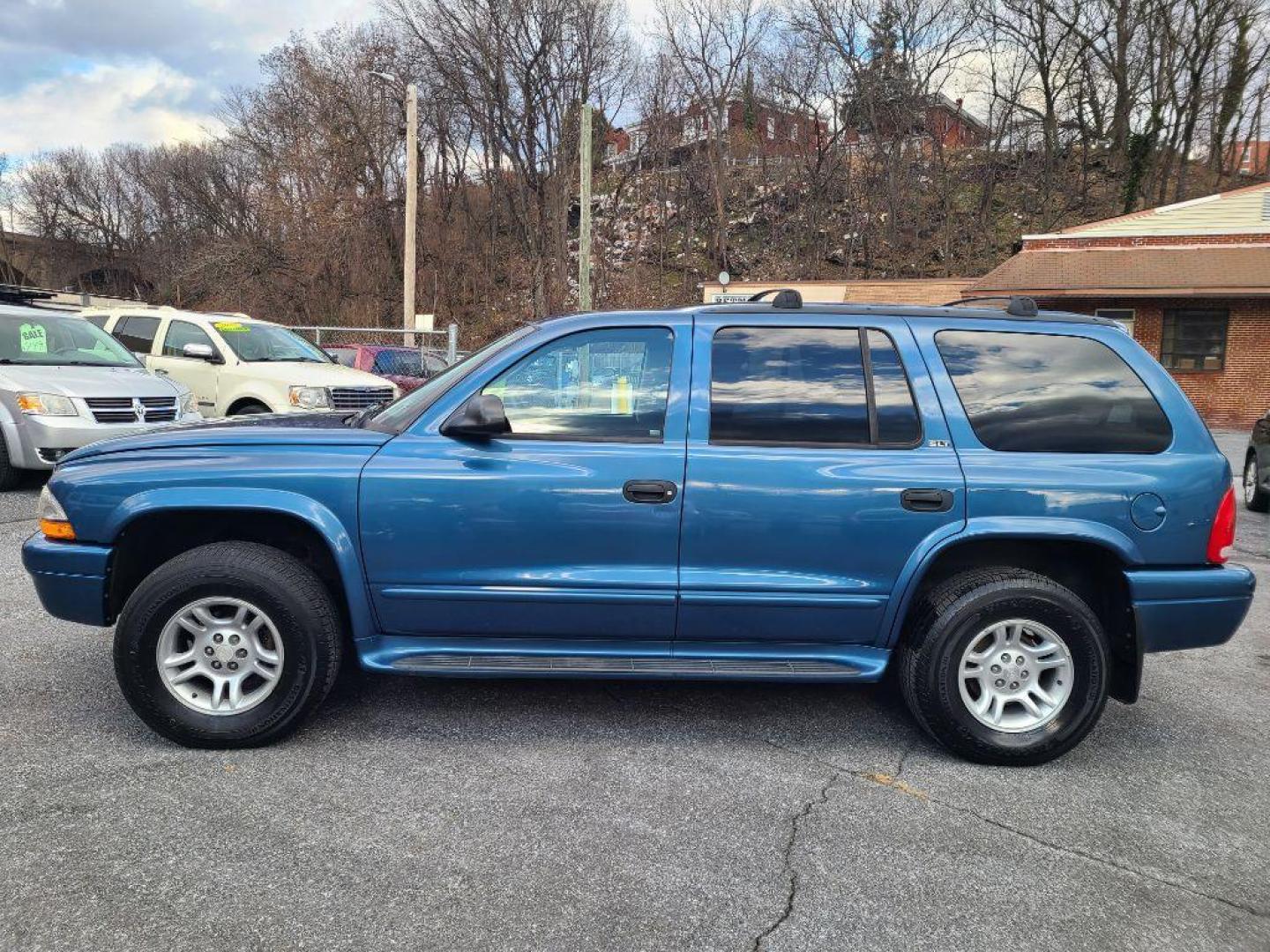 2002 BLUE DODGE DURANGO SLT (1B4HS48NX2F) with an 4.7L engine, Automatic transmission, located at 117 North Cameron Street, Harrisburg, PA, 17101, (717) 963-8962, 40.266762, -76.875259 - WE FINANCE!!! Good Credit/ Bad Credit/ No Credit - ALL Trade-Ins Welcomed!!! ***Guaranteed Credit Approval*** APPLY ONLINE or CALL us TODAY ;) Internet Prices and Marketplace Prices are SPECIAL discounted ***CASH DEALS*** Retail Prices are higher. Please call us to discuss your cash and finan - Photo#1