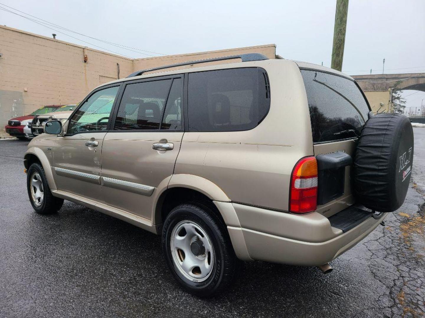 2002 BEIGE SUZUKI XL7 PLUS (JS3TX92V924) with an 2.7L engine, Automatic transmission, located at 117 North Cameron Street, Harrisburg, PA, 17101, (717) 963-8962, 40.266762, -76.875259 - WE FINANCE!!! Good Credit/ Bad Credit/ No Credit - ALL Trade-Ins Welcomed!!! ***Guaranteed Credit Approval*** APPLY ONLINE or CALL us TODAY ;) Internet Prices and Marketplace Prices are SPECIAL discounted ***CASH DEALS*** Retail Prices are higher. Please call us to discuss your cash and finan - Photo#2